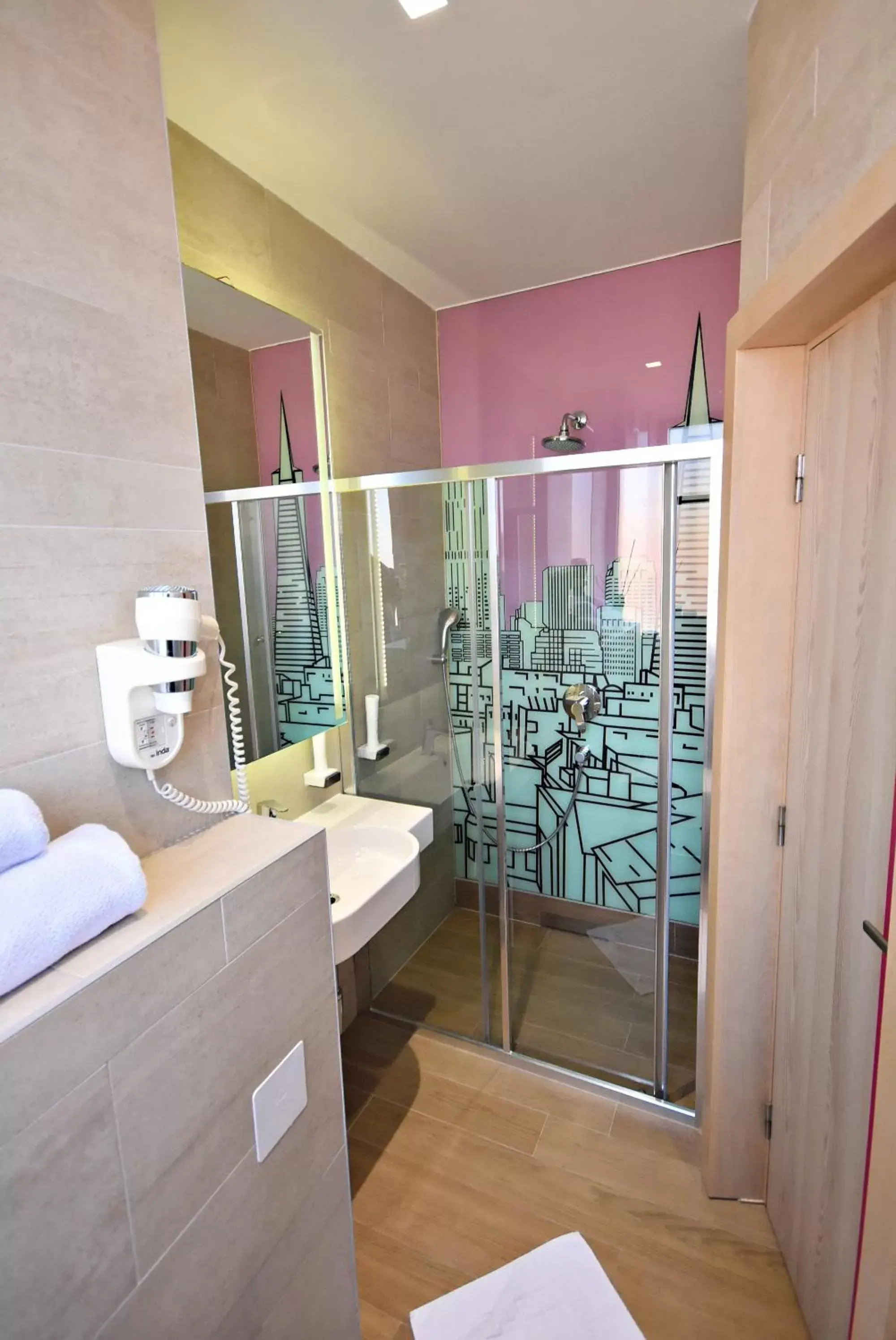 Shower, Bathroom in Hotel Cosmopolit