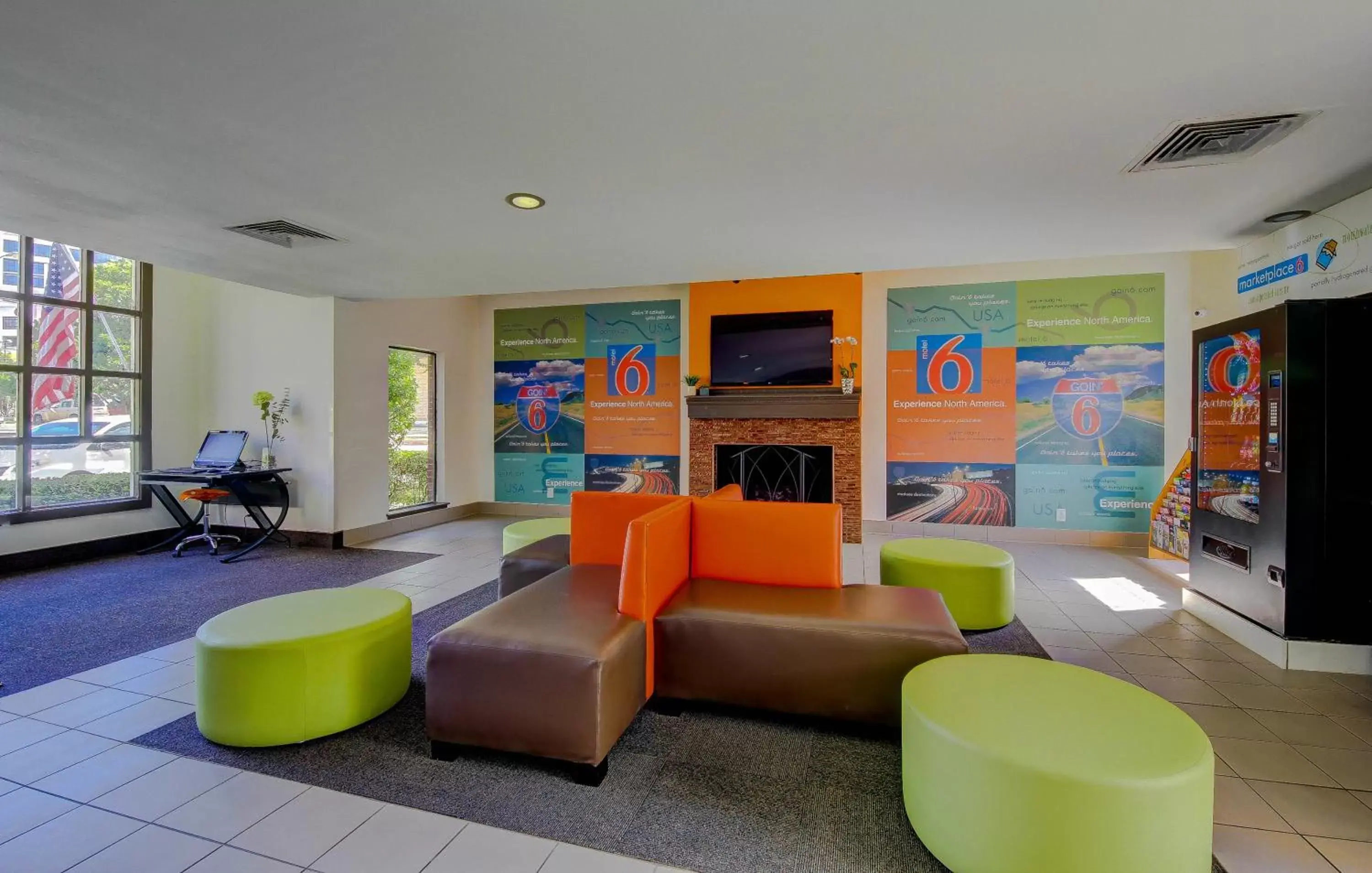 Communal lounge/ TV room, Lounge/Bar in Motel 6-San Antonio, TX - Medical Center South