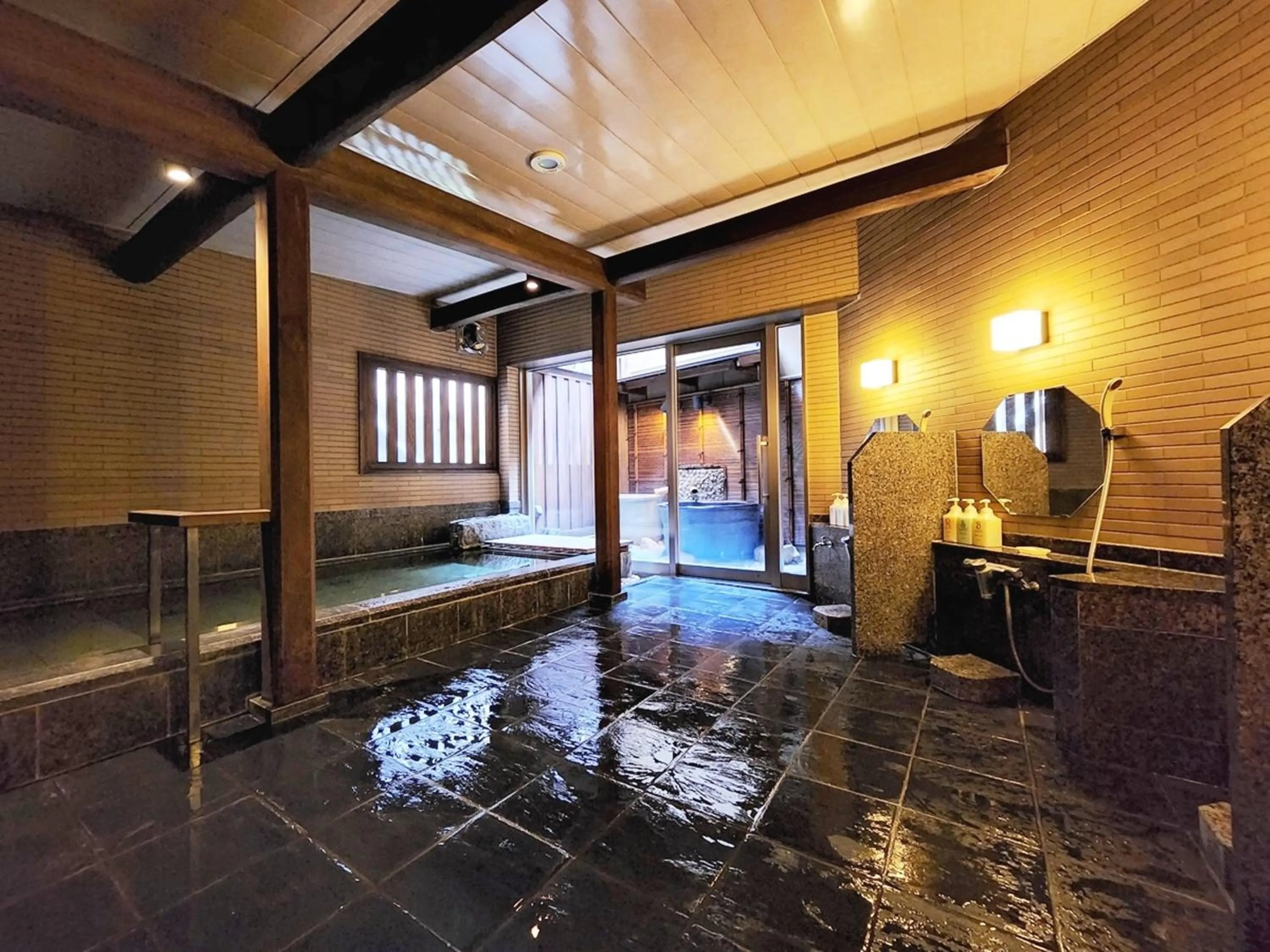 Hot Spring Bath in Ryokan Tanabe 旅館田邊