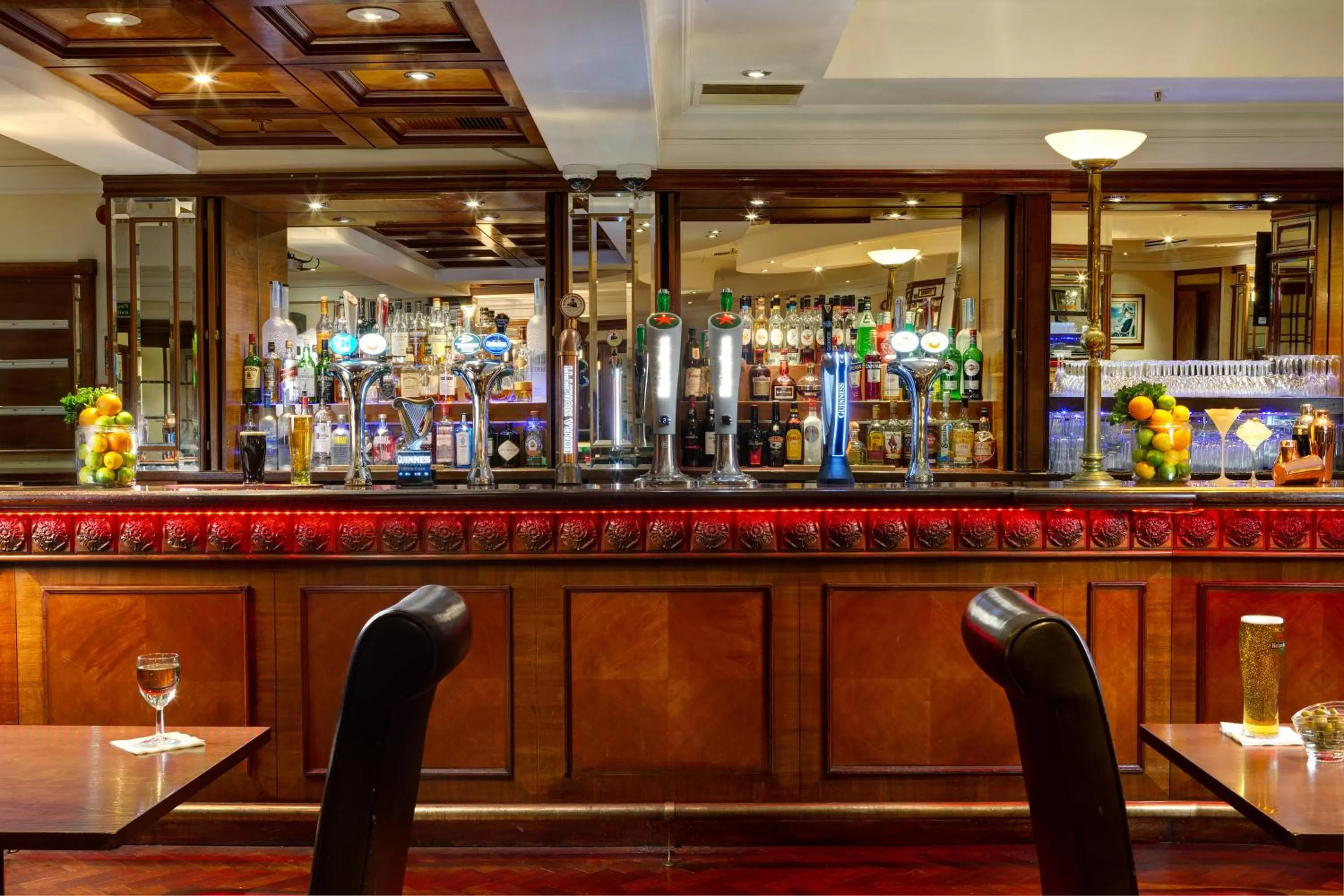 Lounge or bar in Copthorne Tara Hotel London Kensington
