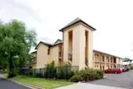 Property building, Garden in St Marys Park View Motel