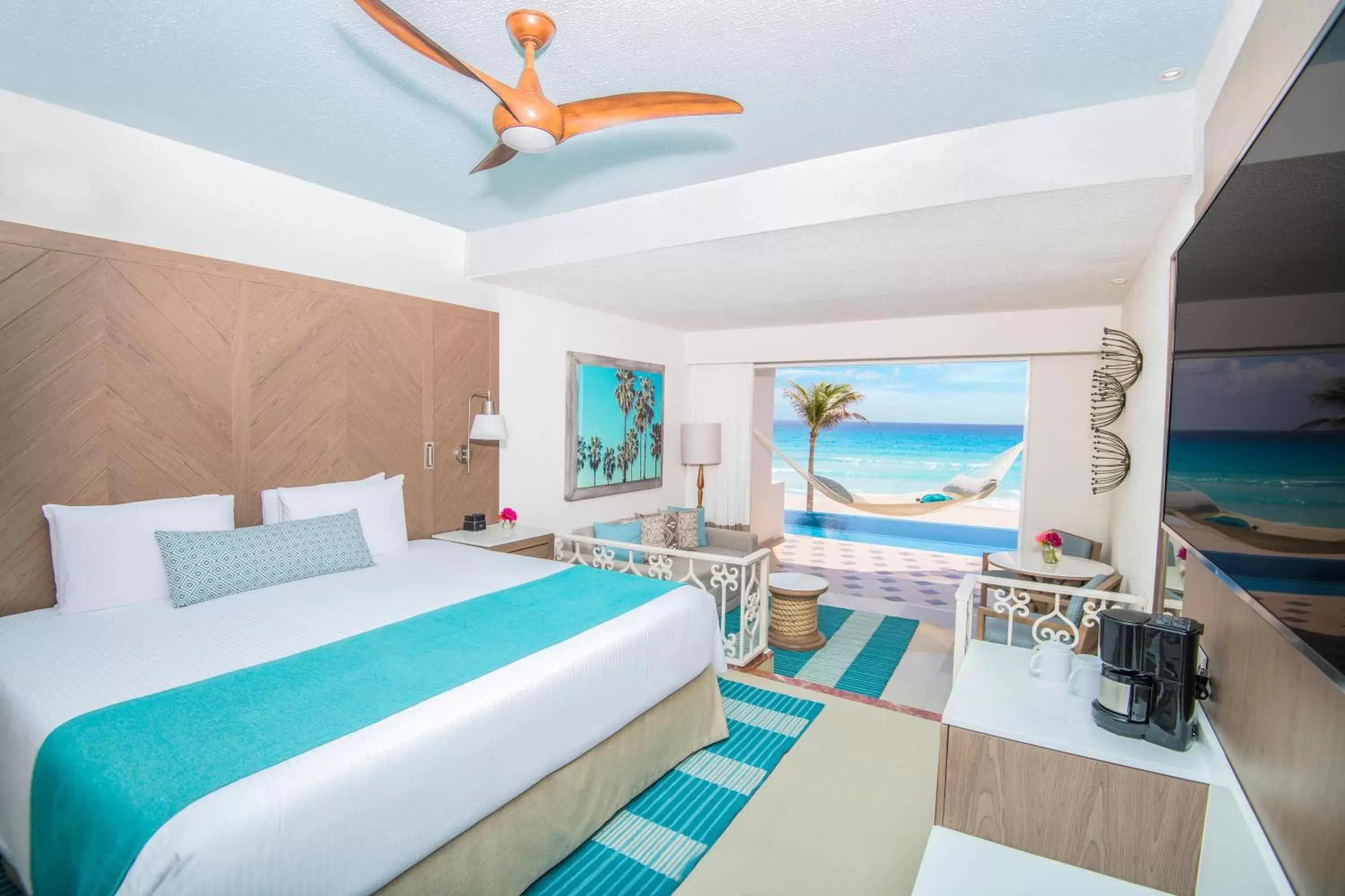 Bed in Wyndham Alltra Cancun All Inclusive Resort