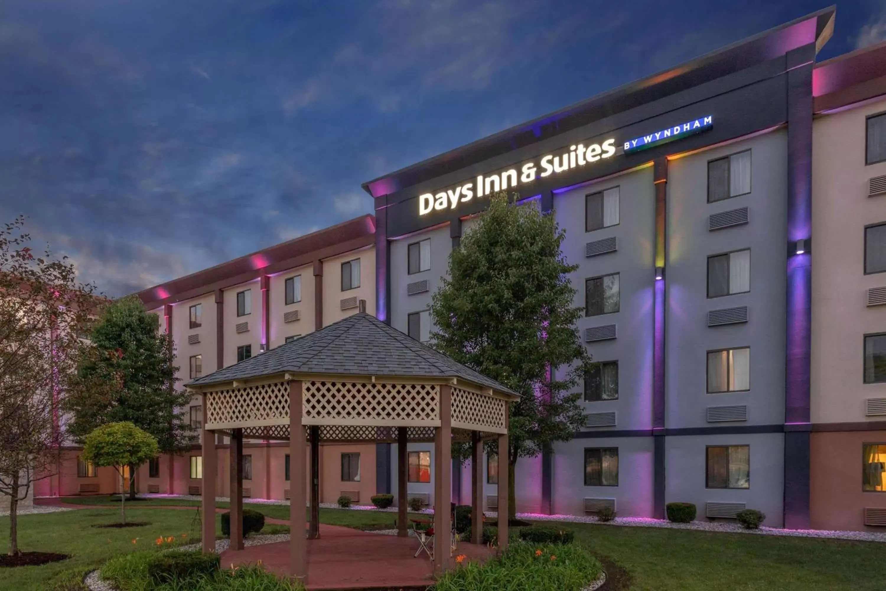 Property Building in Days Inn and Suites by Wyndham Hammond, IN