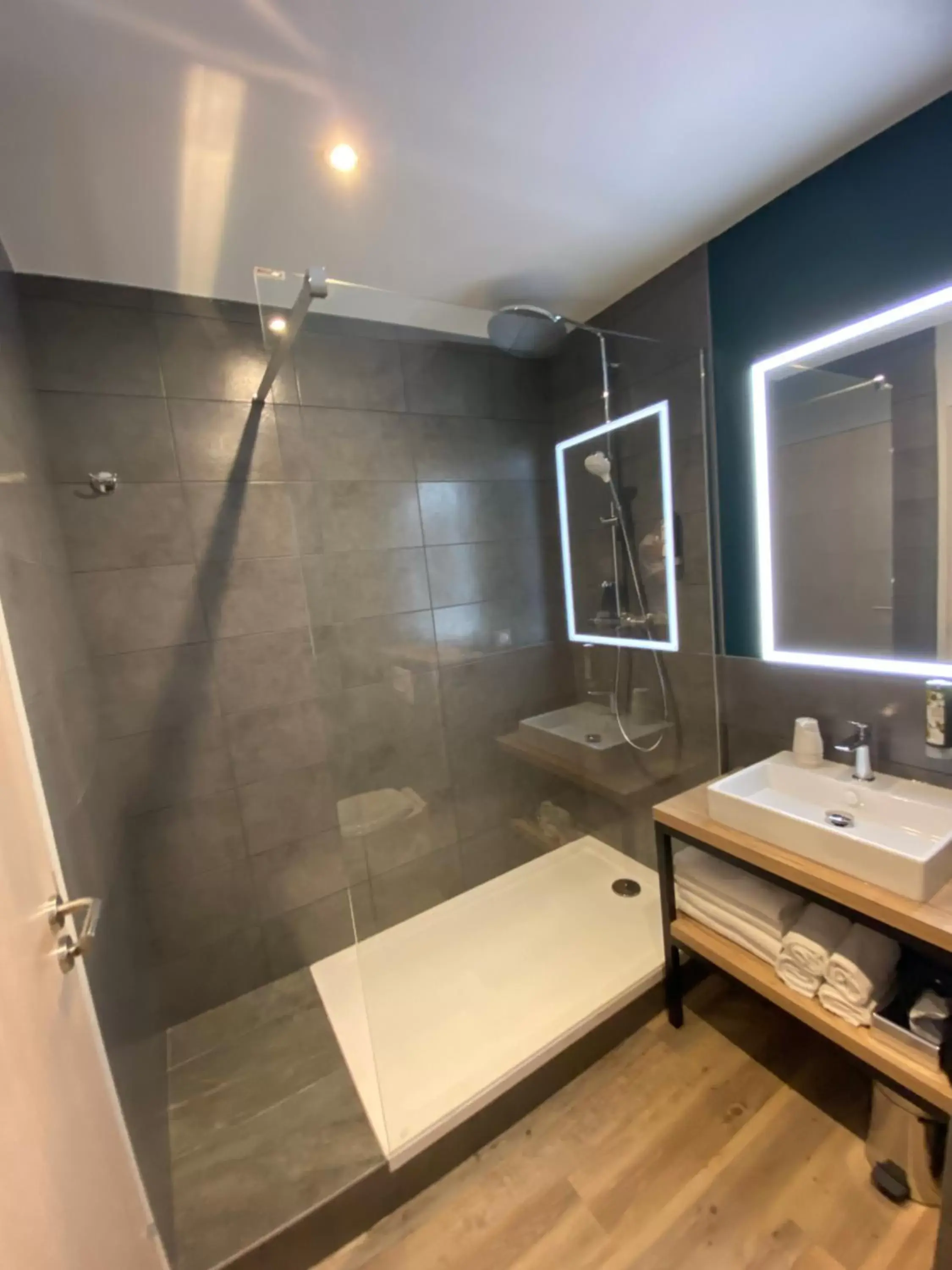 Bathroom in Best Western Hotel Coeur de Maurienne