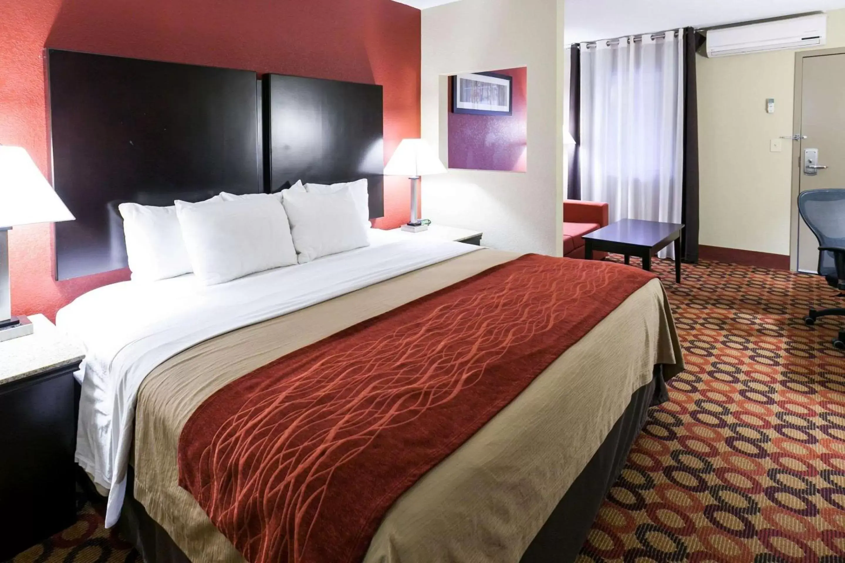 Photo of the whole room, Bed in Comfort Inn & Suites Statesville - Mooresville