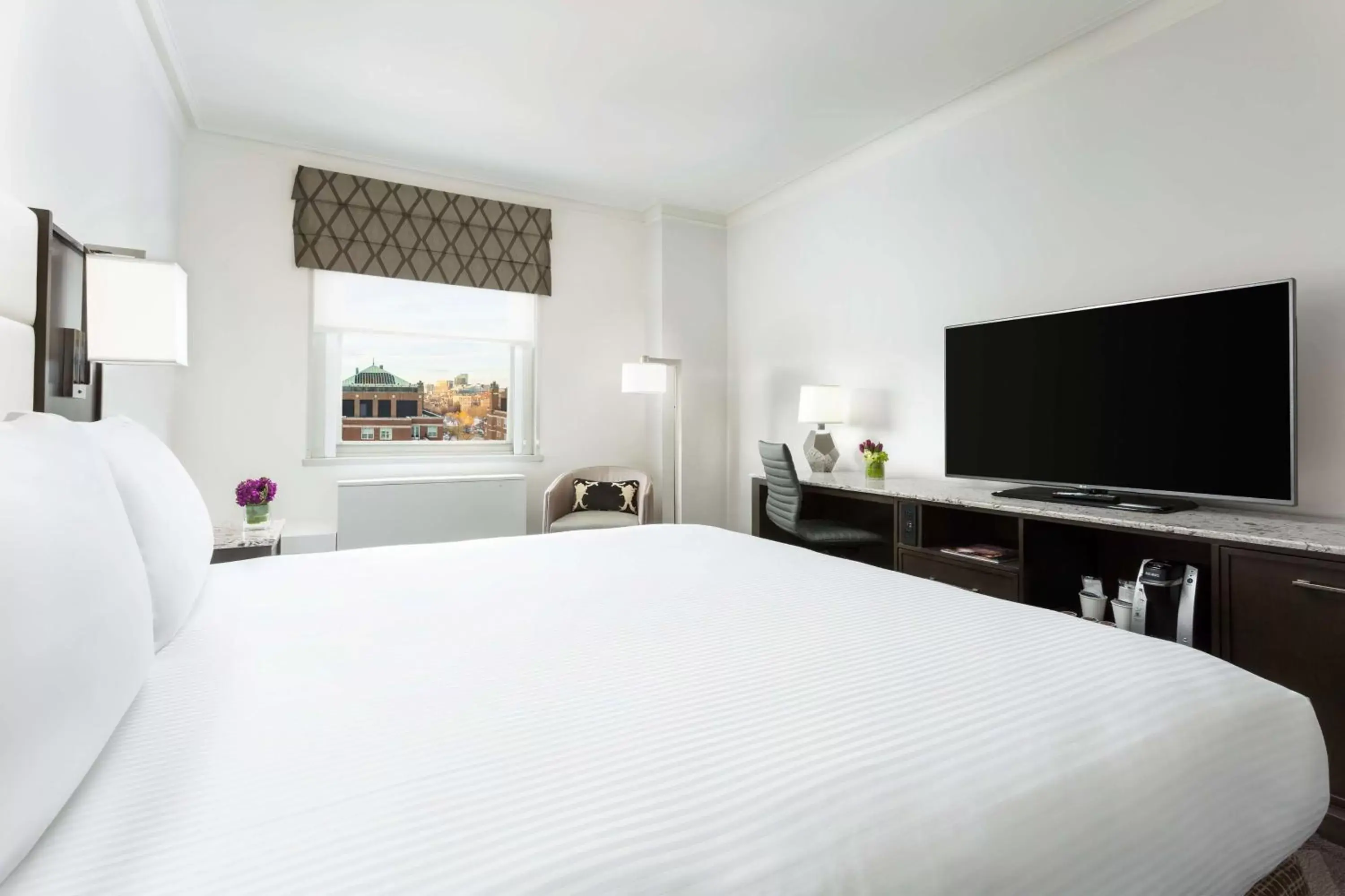 Superior King Room in Boston Park Plaza