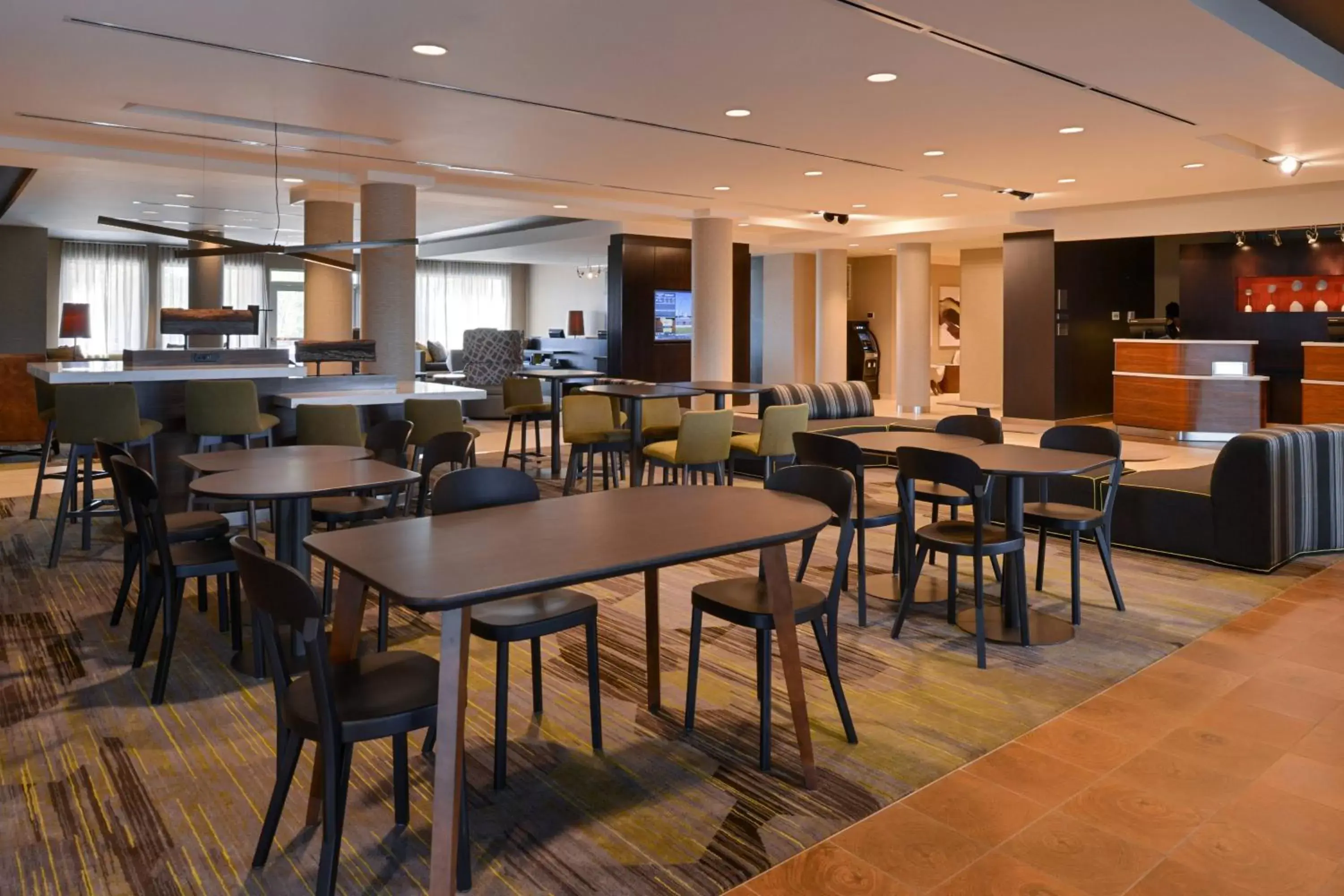 Lobby or reception, Restaurant/Places to Eat in Courtyard by Marriott St. Louis St. Peters