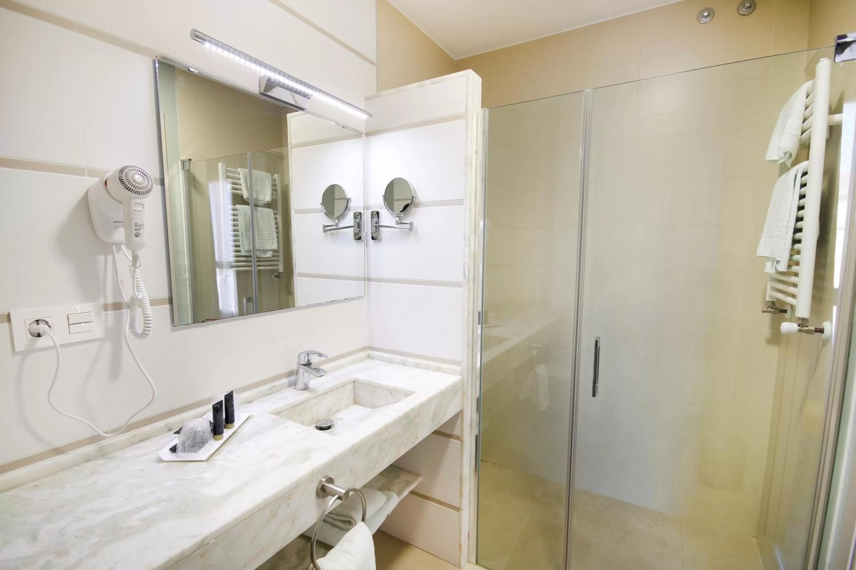 Bathroom in Hotel Leo