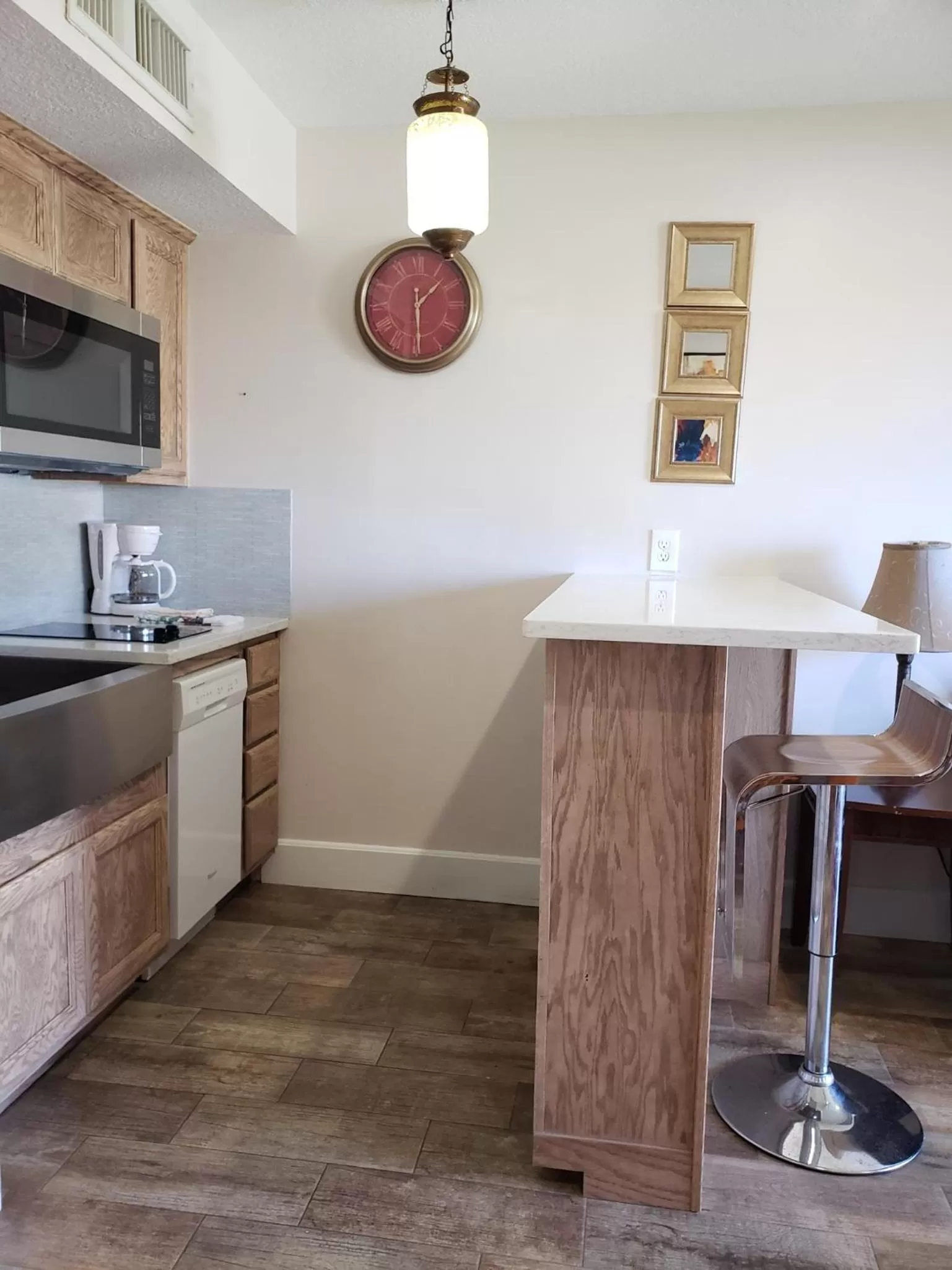 Coffee/tea facilities in The Victorian Condo/Hotel