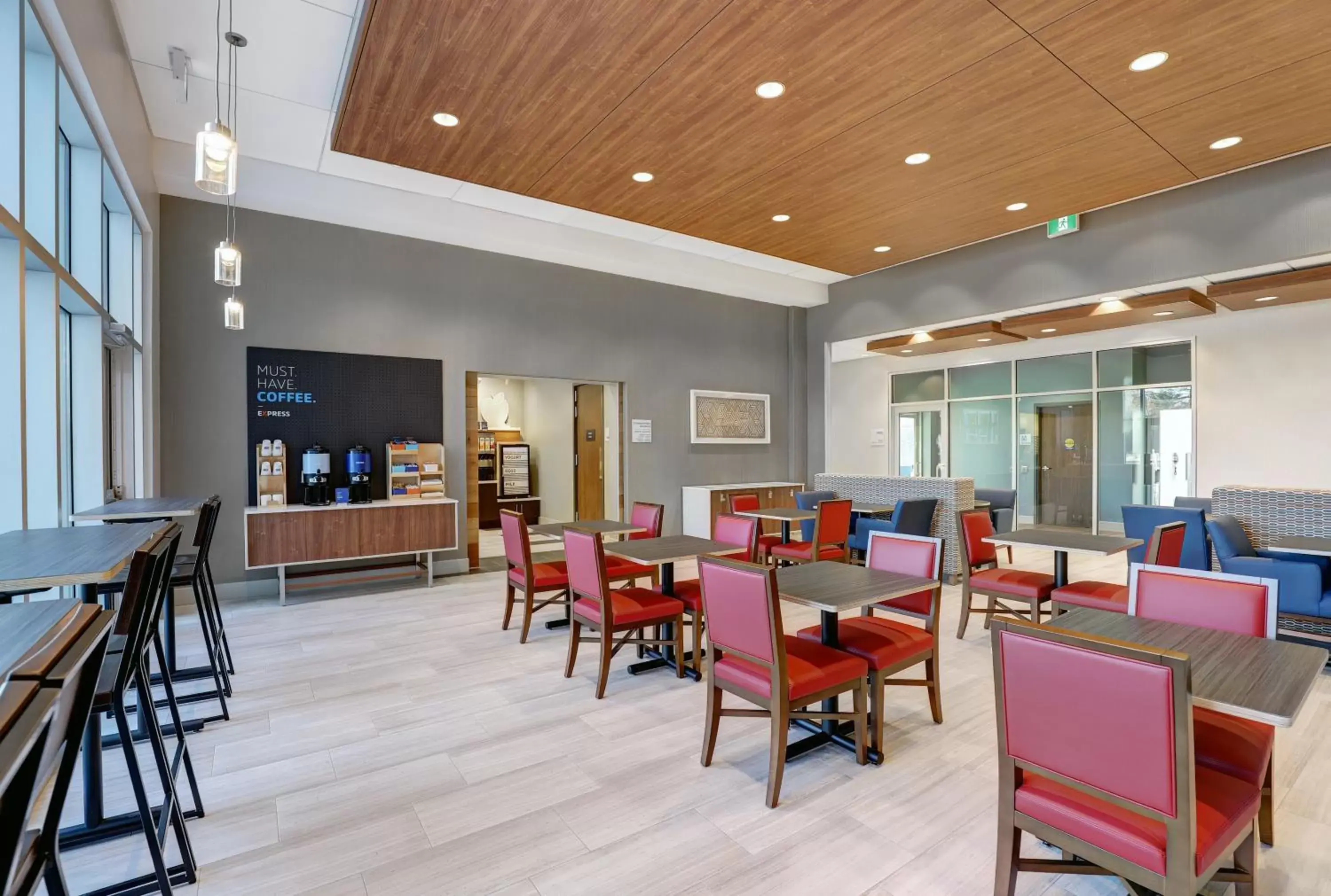 Breakfast, Restaurant/Places to Eat in Holiday Inn Express - Kingston West, an IHG Hotel