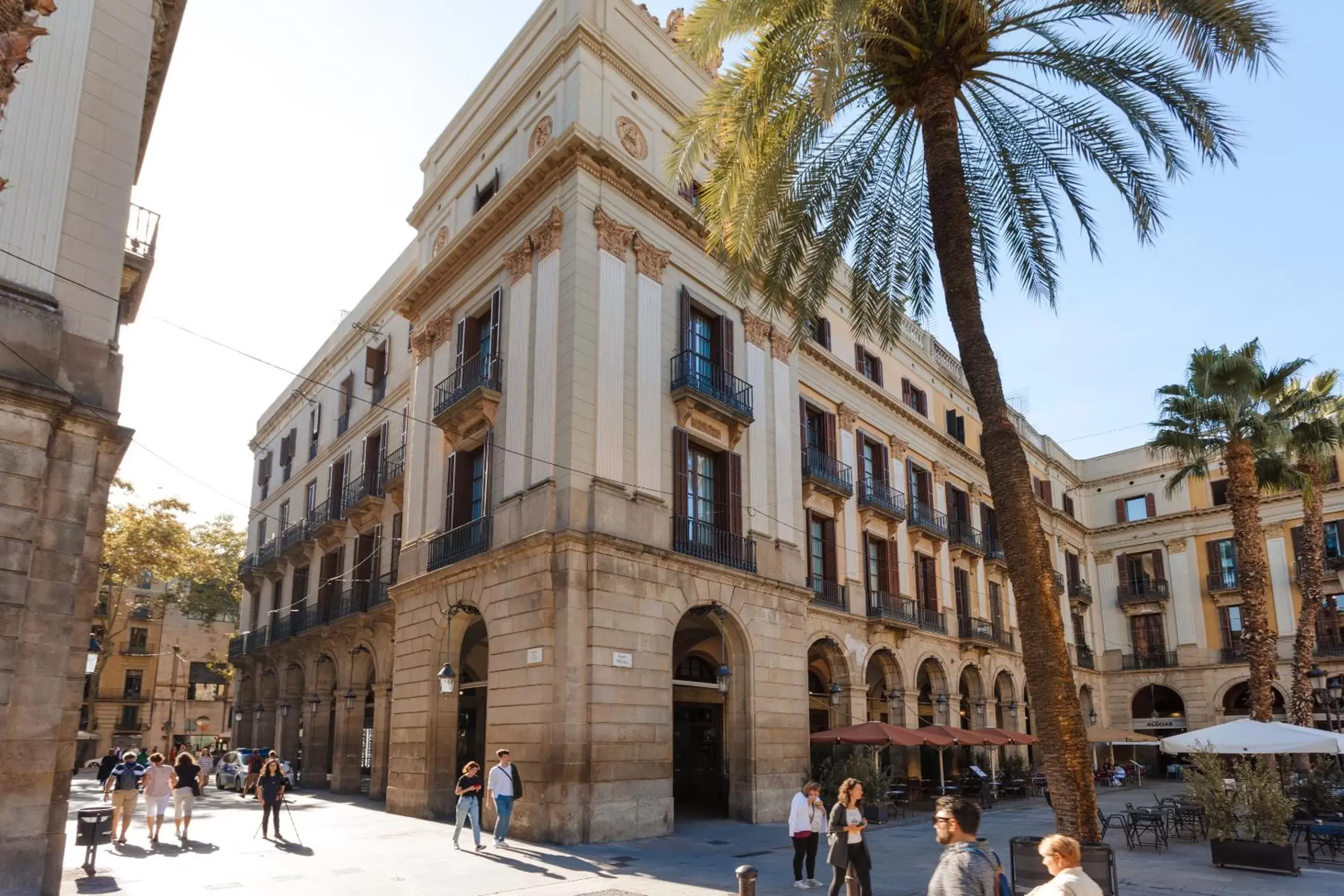 Property Building in DO Plaça Reial powered by Sonder