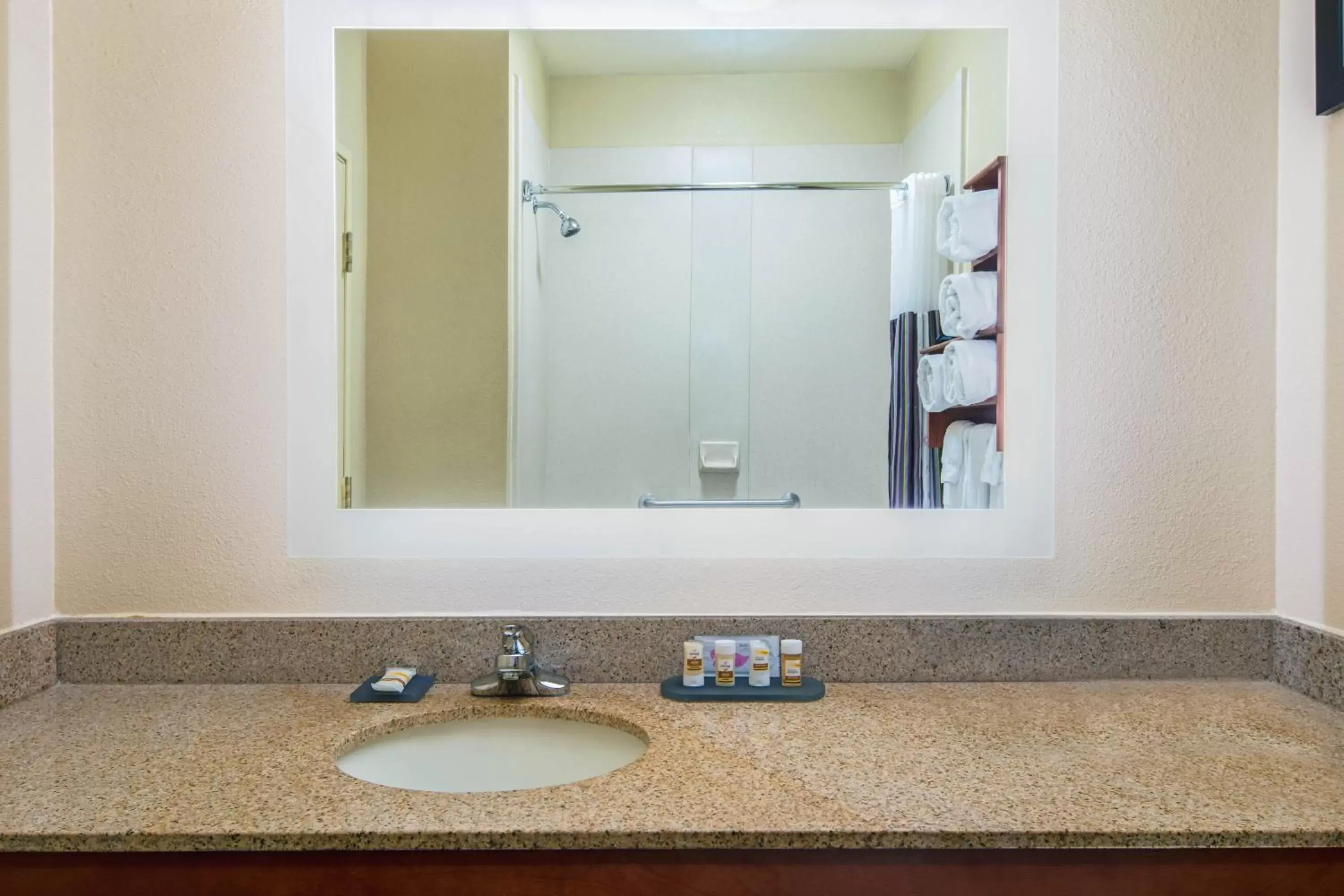 Bathroom in La Quinta by Wyndham Oxford - Anniston