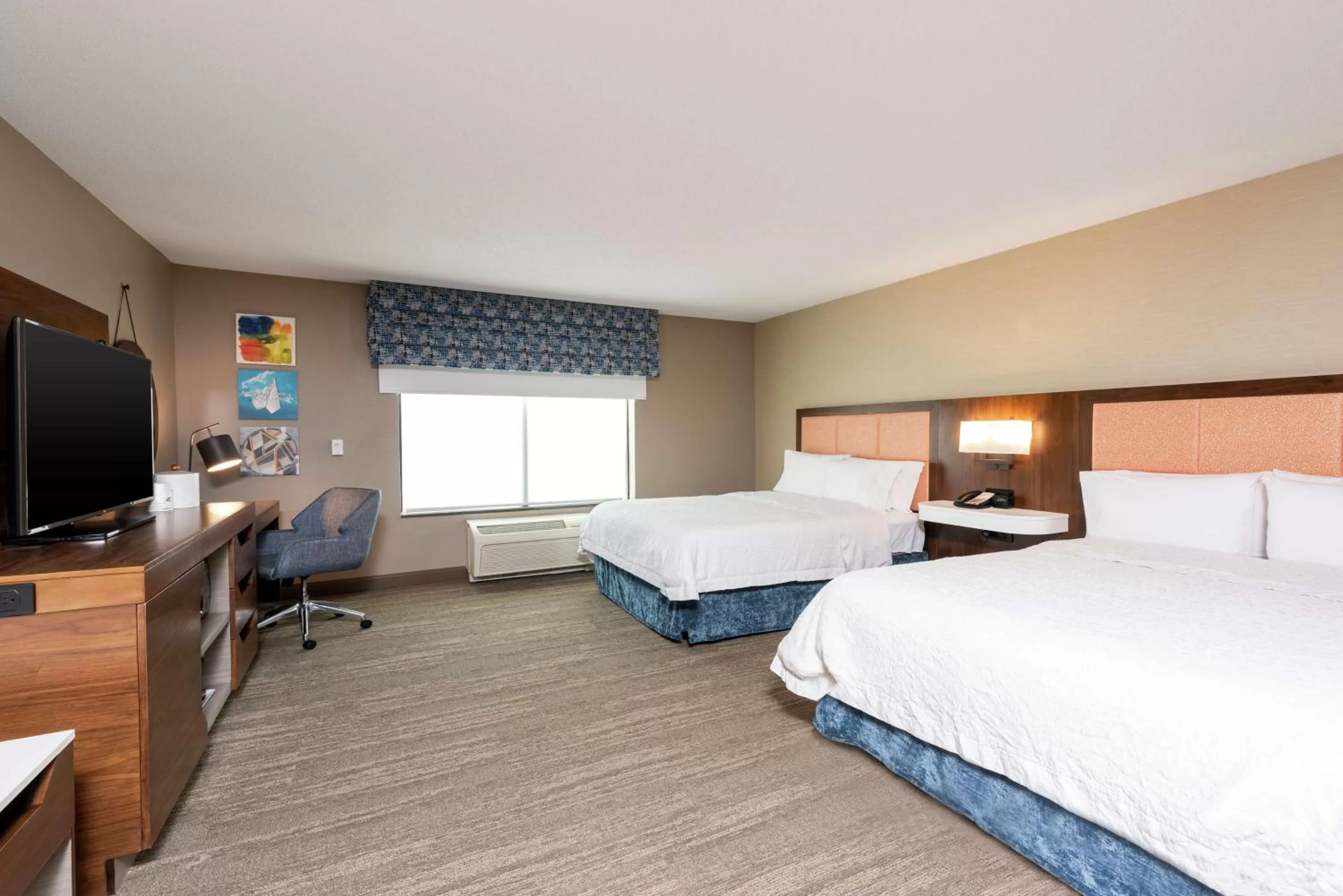 Bedroom, Bed in Hampton Inn & Suites Marshalltown