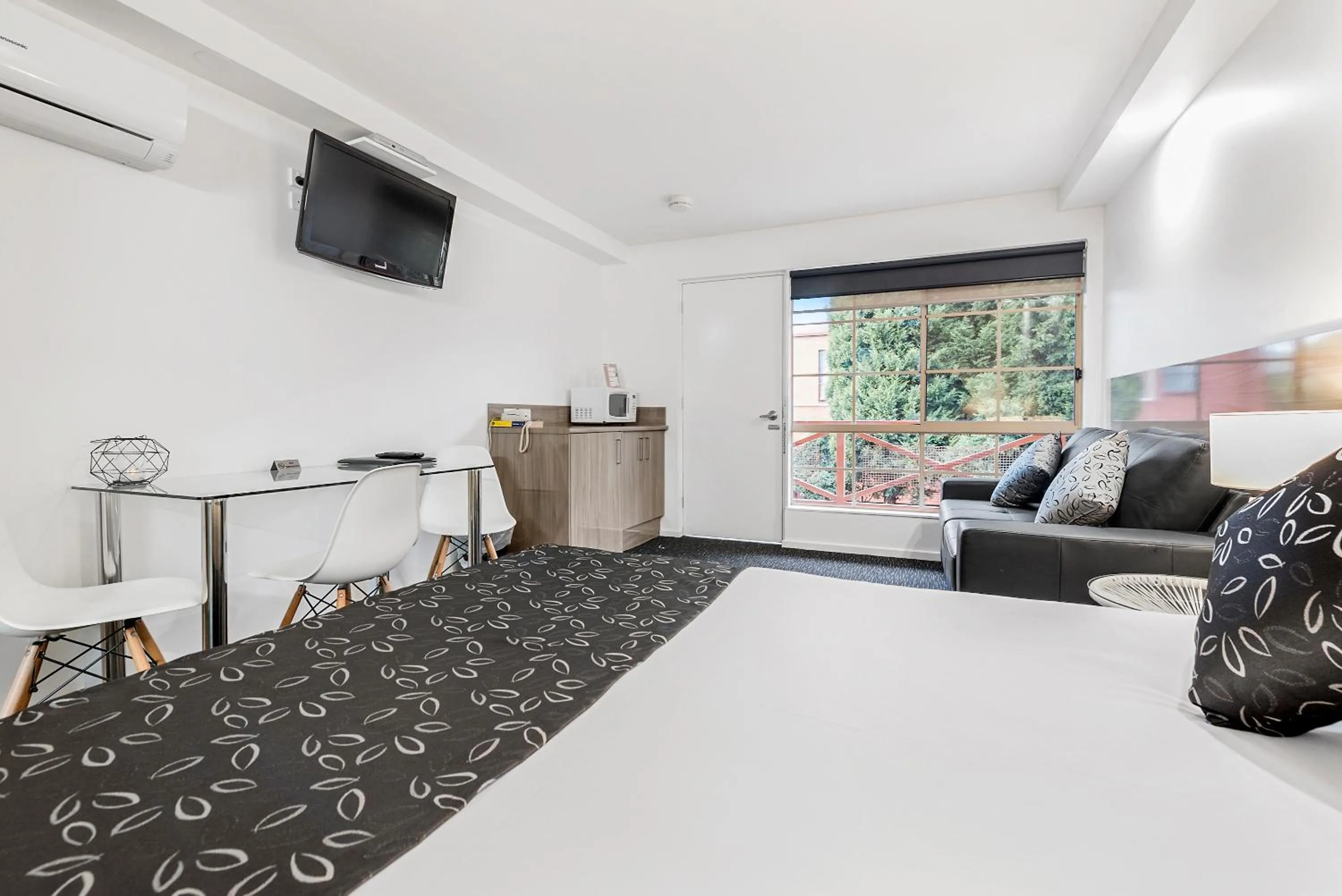 Photo of the whole room in Bay City (Geelong) Motel