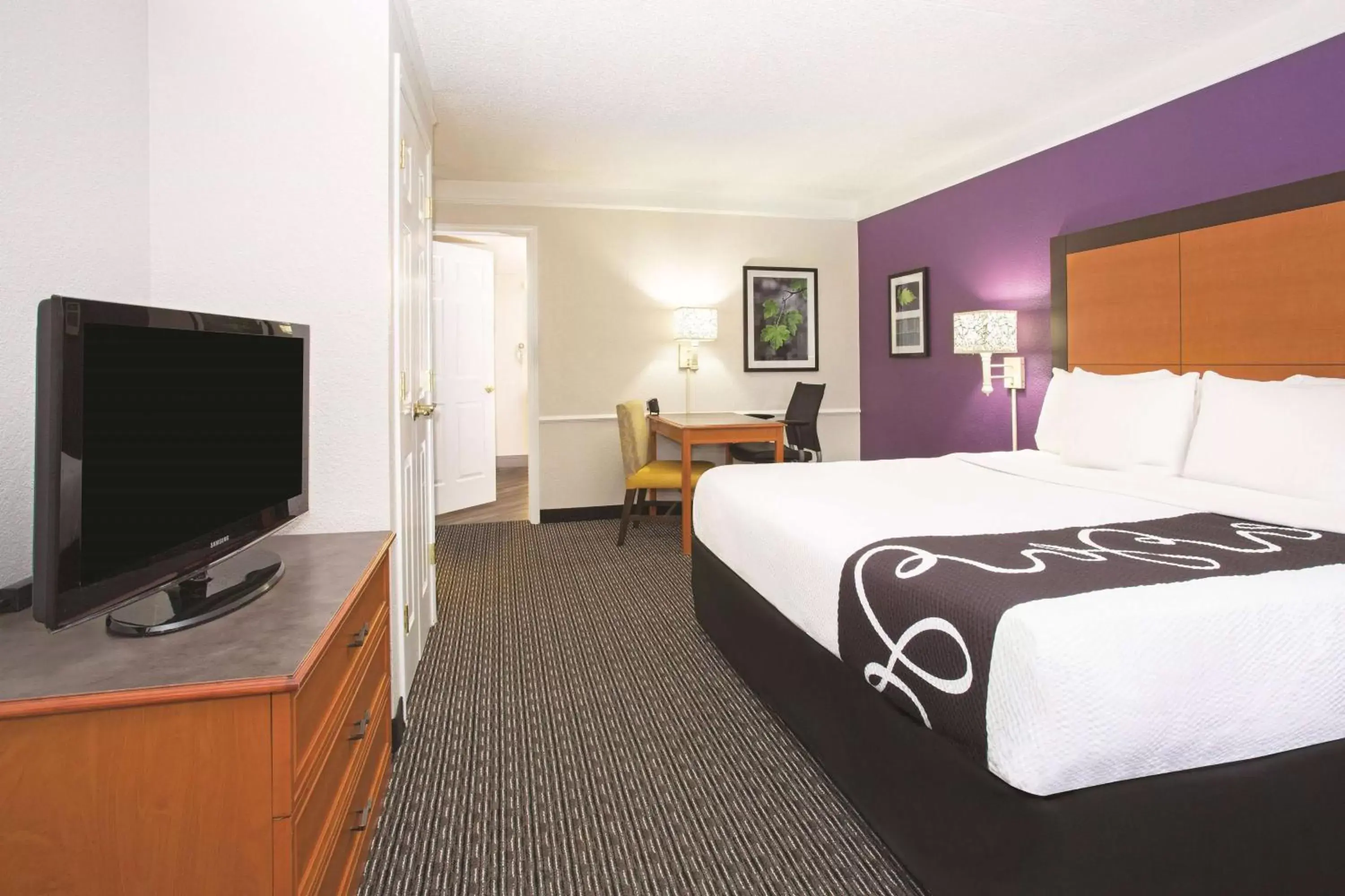 Photo of the whole room, Bed in La Quinta Inn by Wyndham Denver Westminster