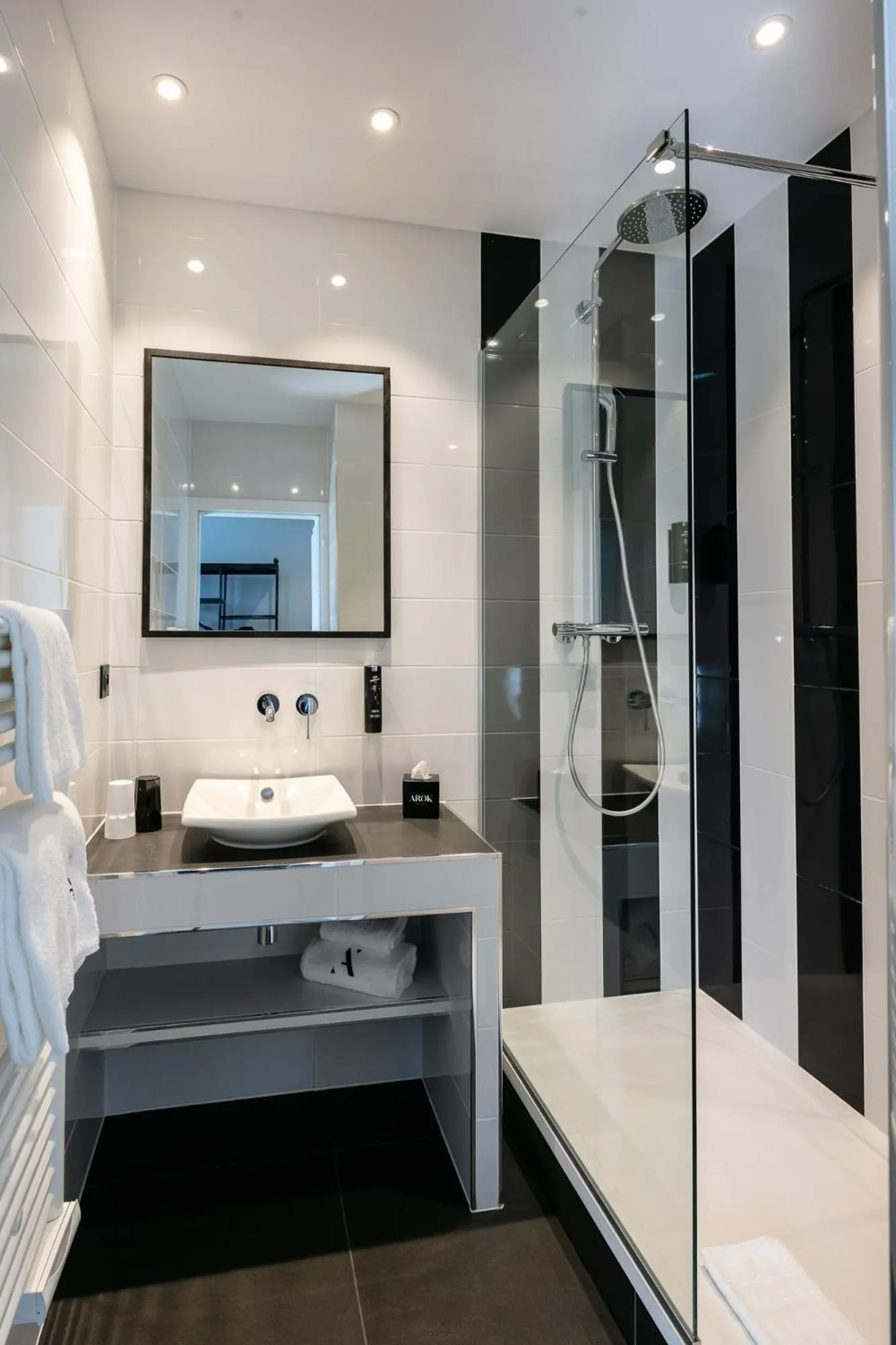 Bathroom in Hotel Arok