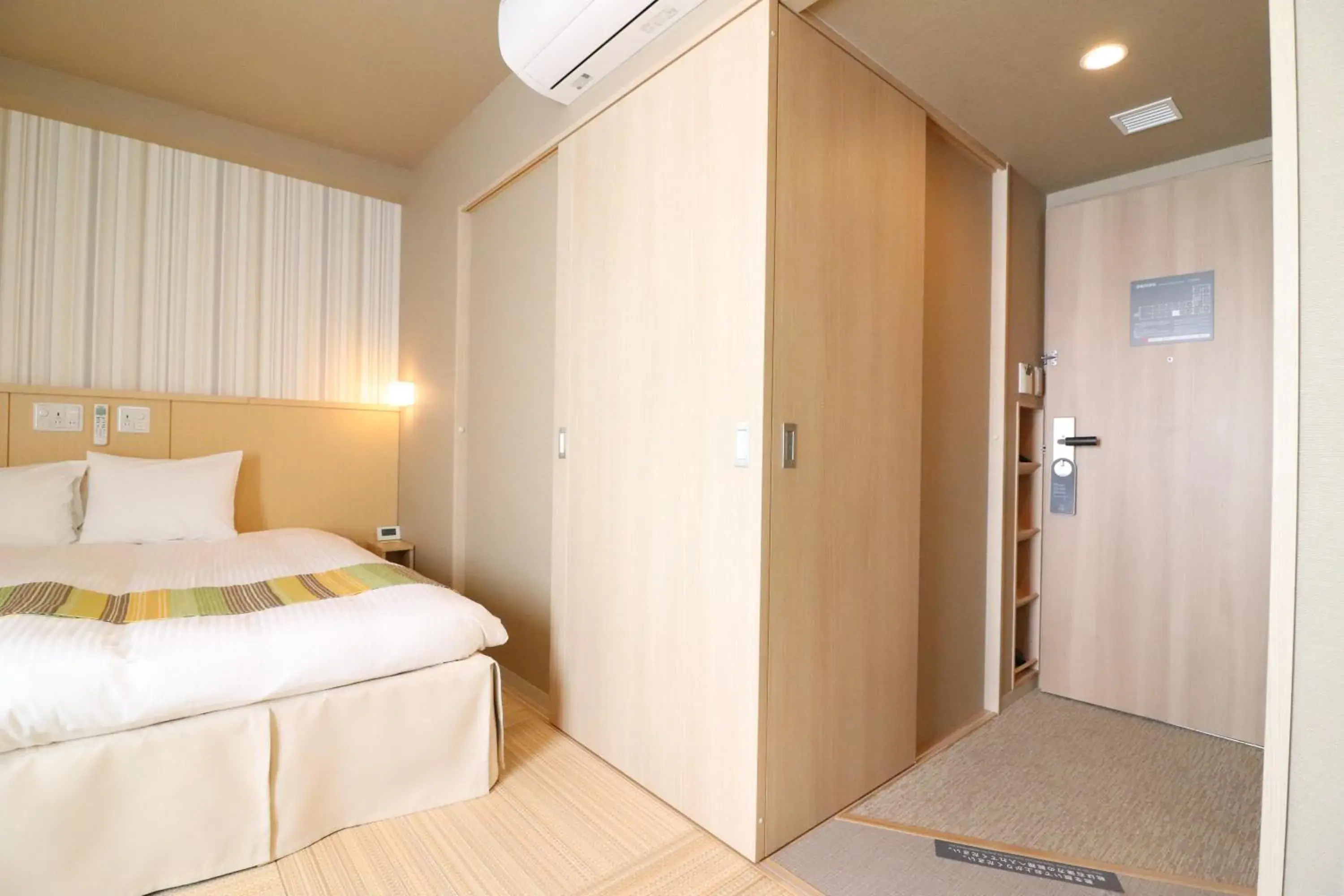Photo of the whole room, Bed in Hiyori Hotel Maihama