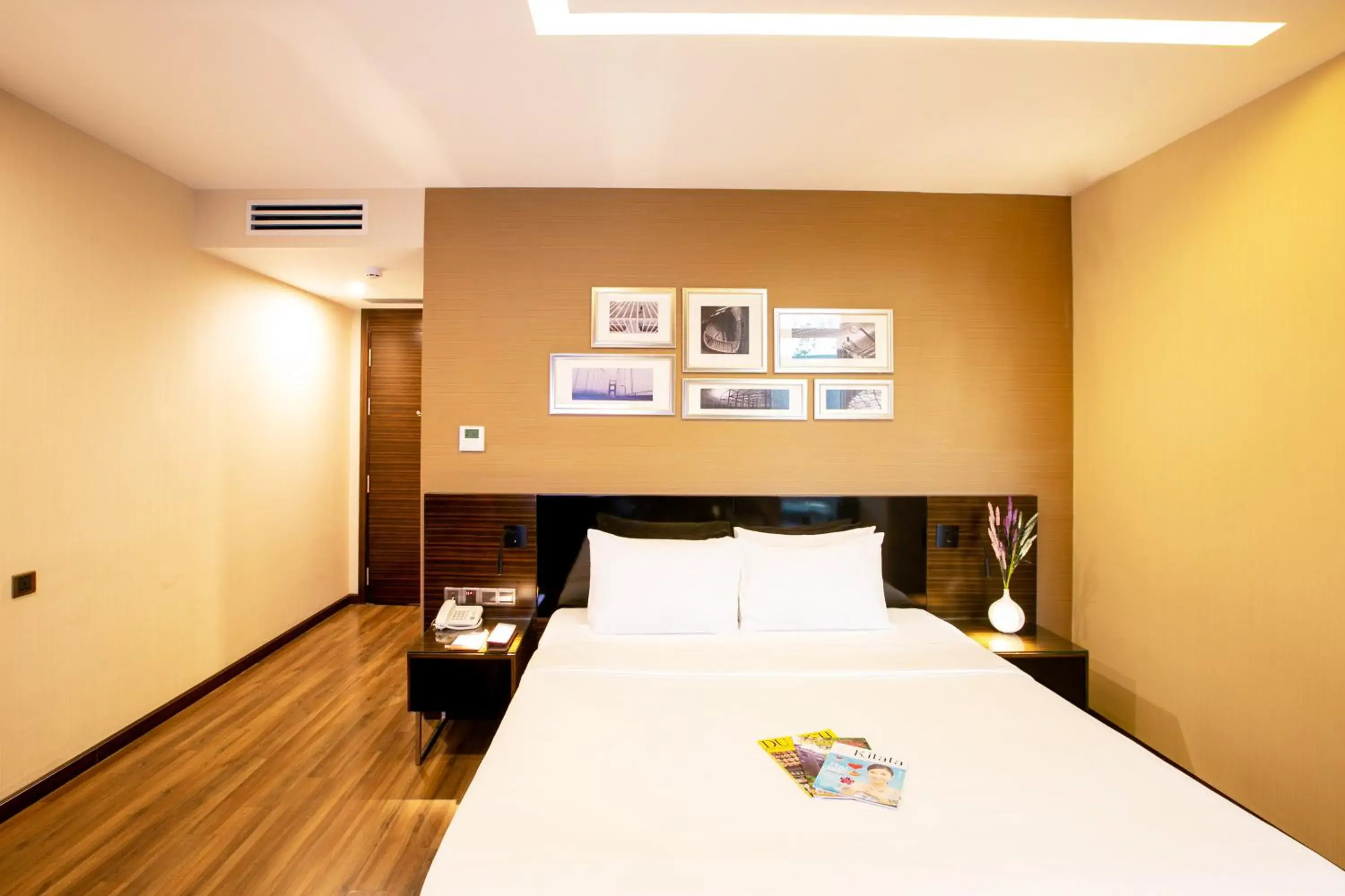 Bed in Queen Ann Hotel Bed in Queen Ann Hotel