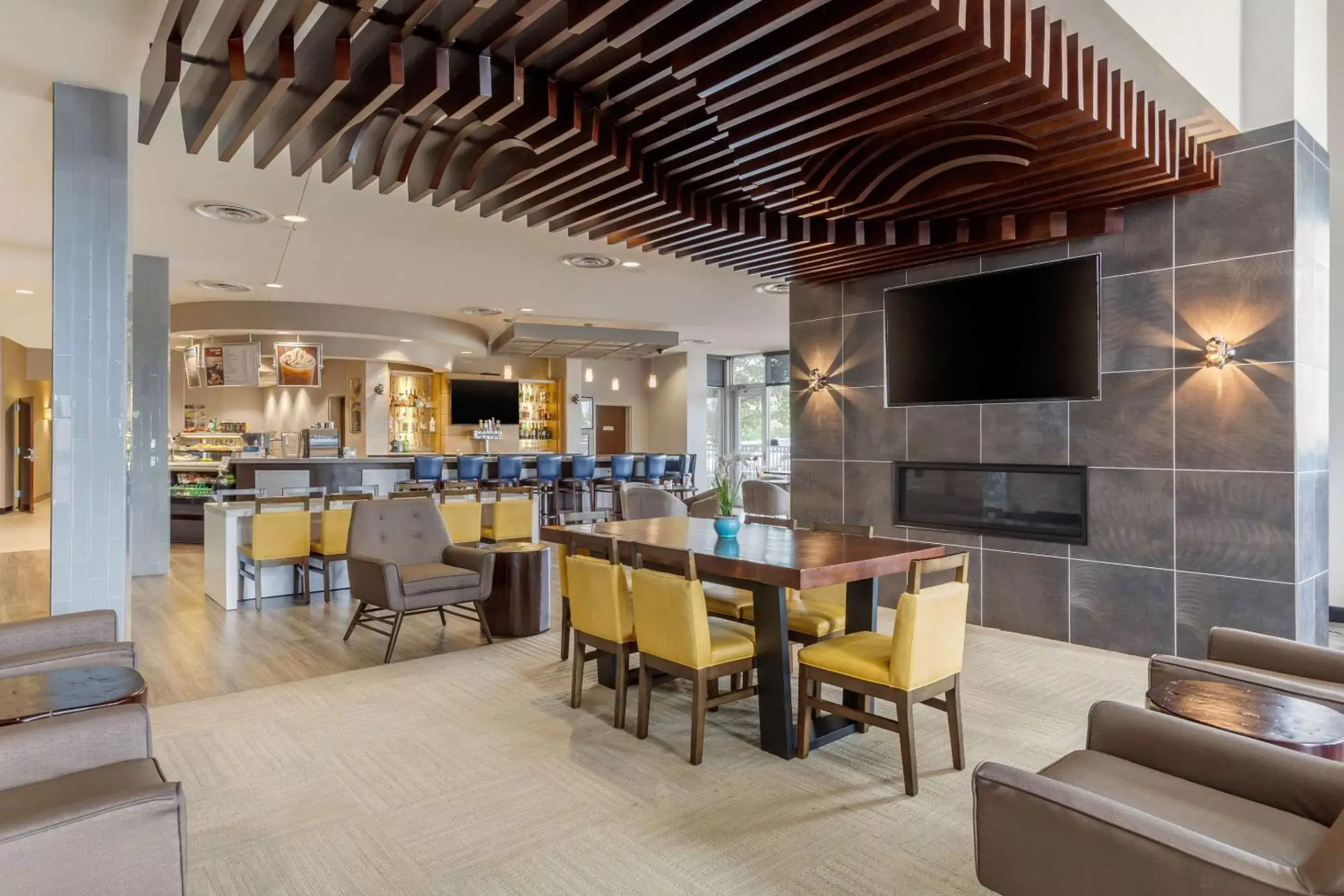 Lobby or reception, Restaurant/Places to Eat in Cambria Hotel Denver International Airport