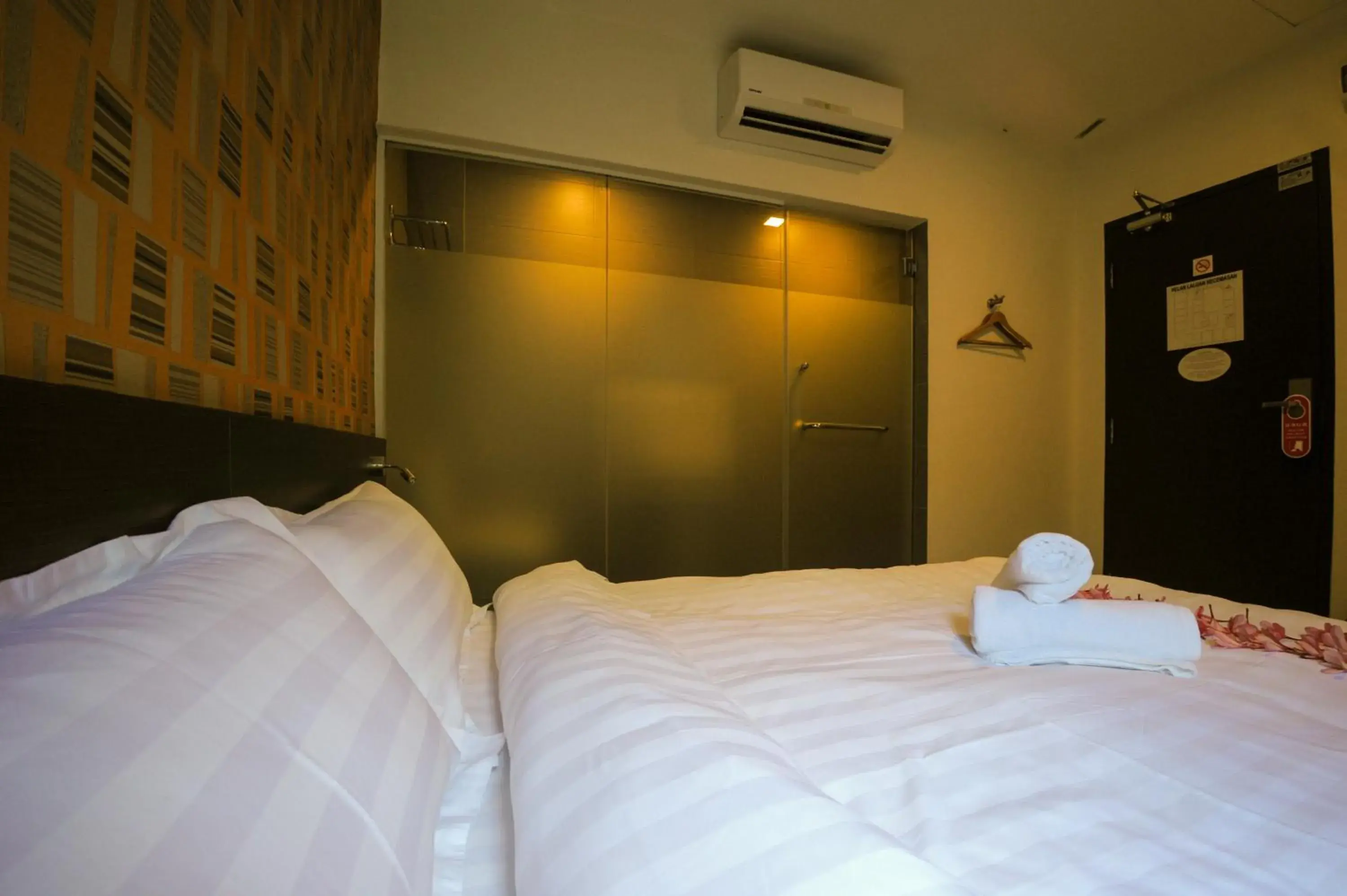 Photo of the whole room, Bed in Hotel Mezzo Photo of the whole room, Bed in Hotel Mezzo