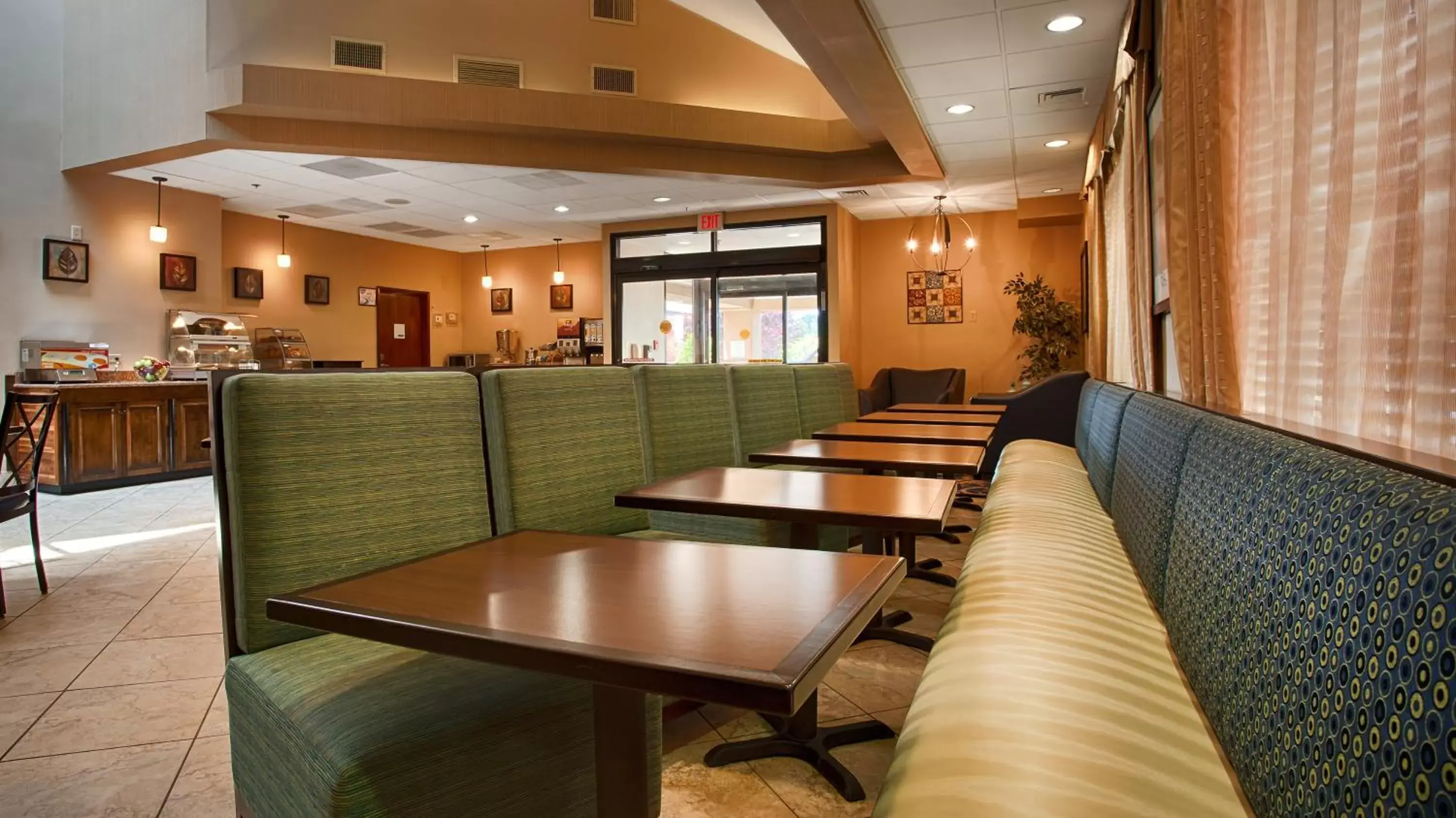 Lobby or reception, Restaurant/Places to Eat in Best Western Plus Goldsboro