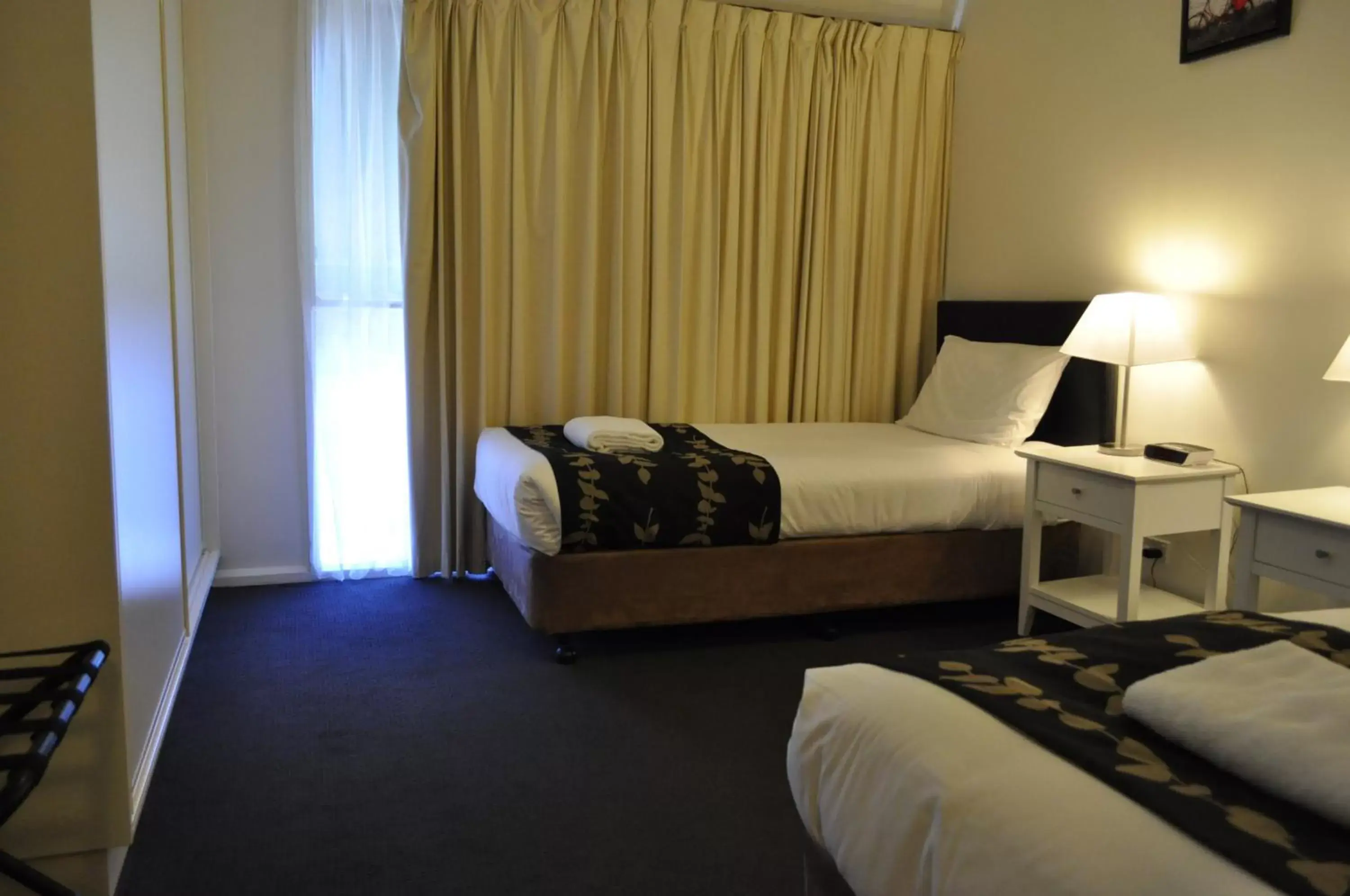 Bed in Albury Burvale Motor Inn