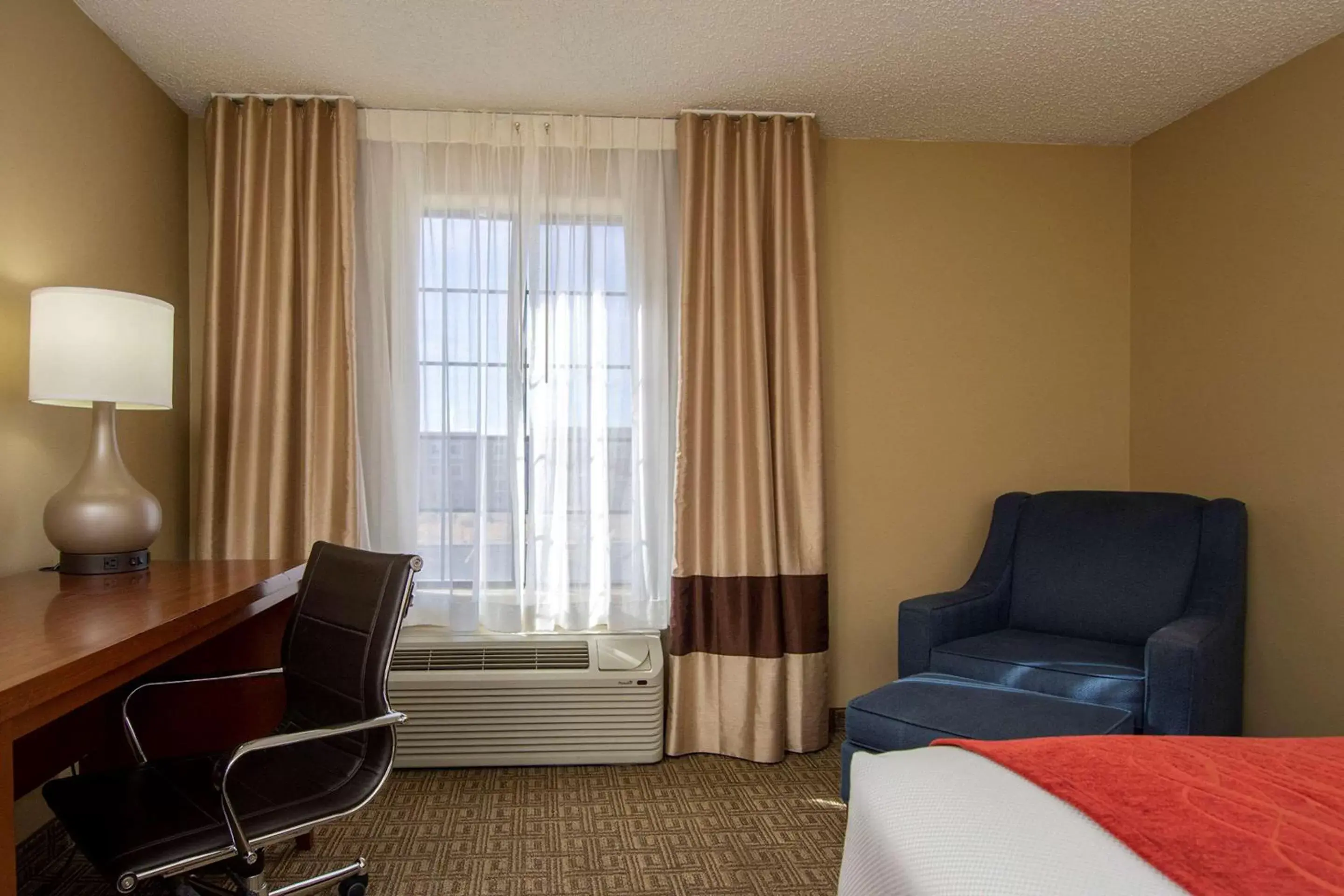 Photo of the whole room, Seating Area in Comfort Inn Santa Fe