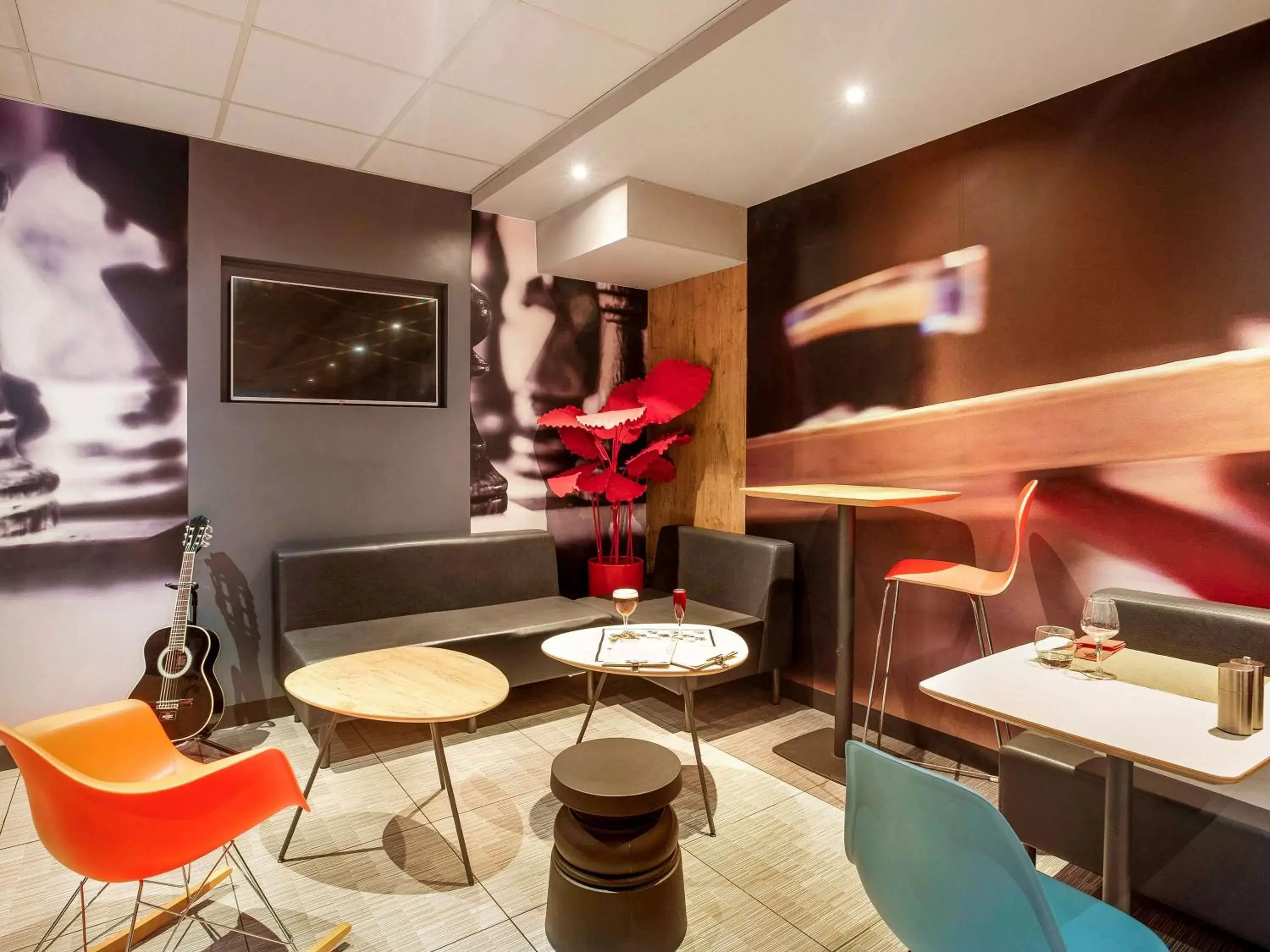 Restaurant/places to eat in ibis Lorient Centre Gare