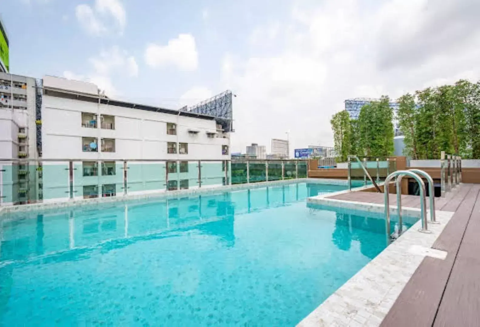 Swimming Pool in Hyde Park Hotel Bangkok