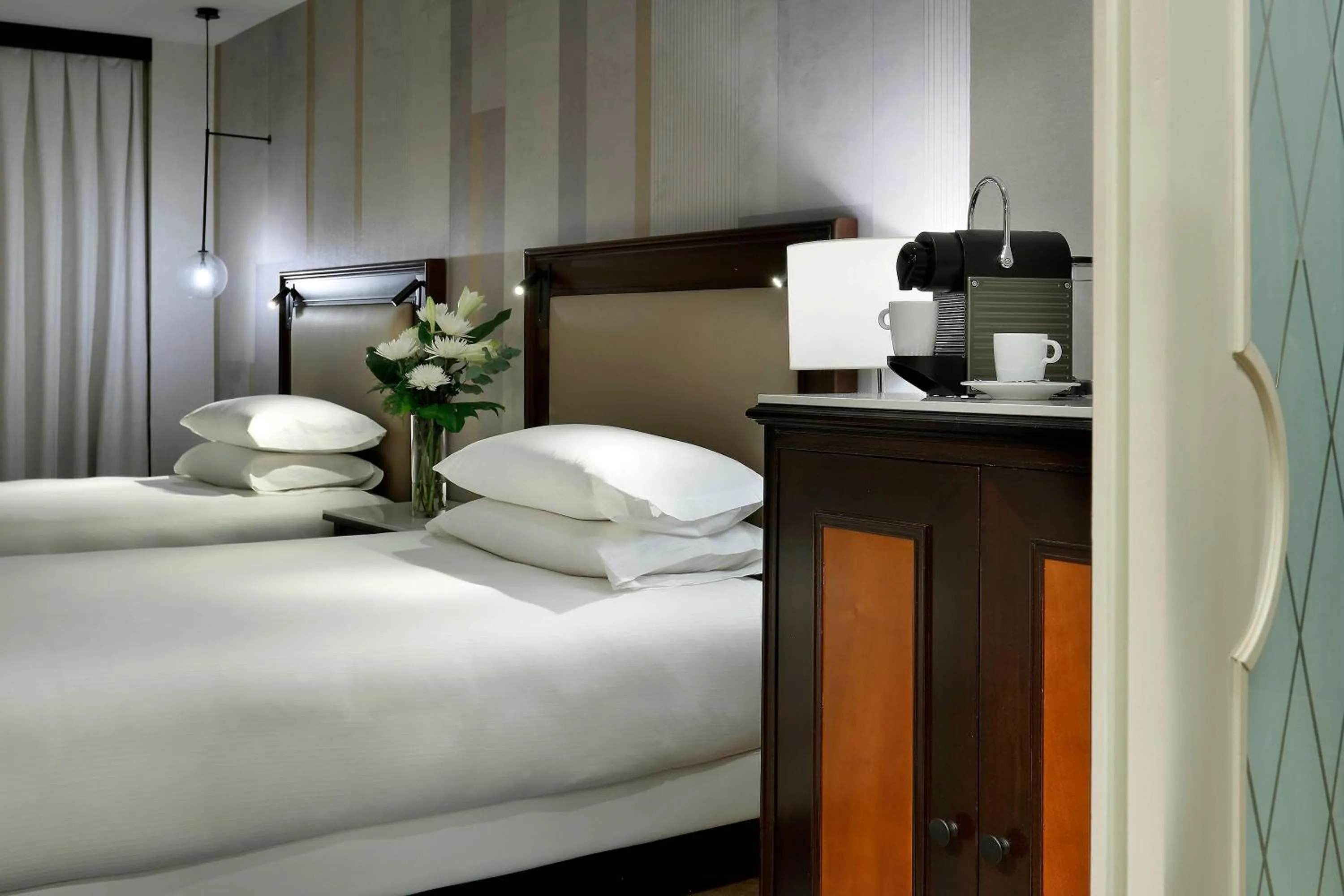 Coffee/tea facilities, Bed in Hyatt Regency Hesperia Madrid