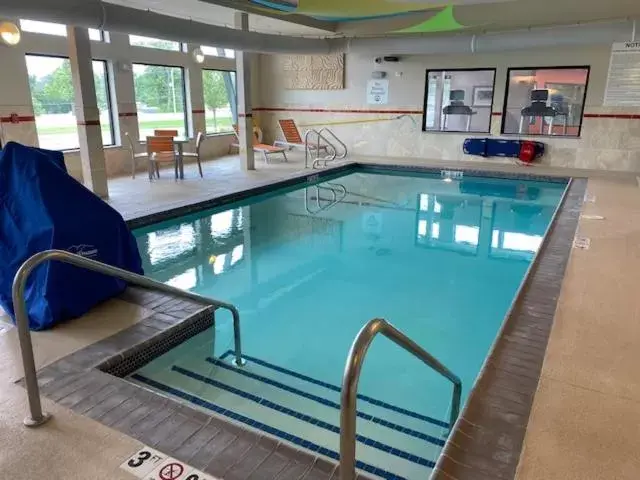 Swimming Pool in Holiday Inn Express Moline - Quad Cities Area, an IHG Hotel