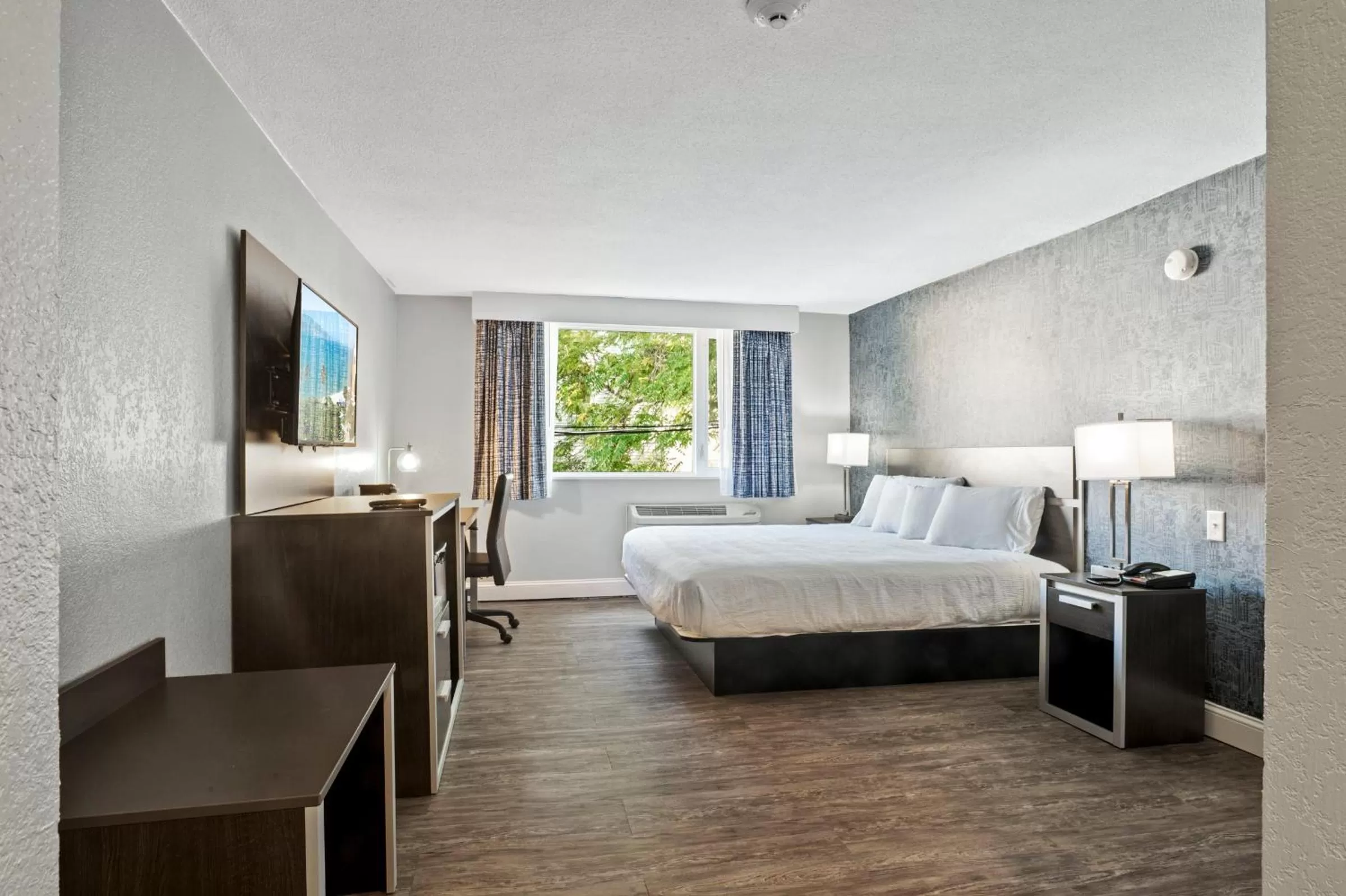 Photo of the whole room, Bed in Inn On Arsenal