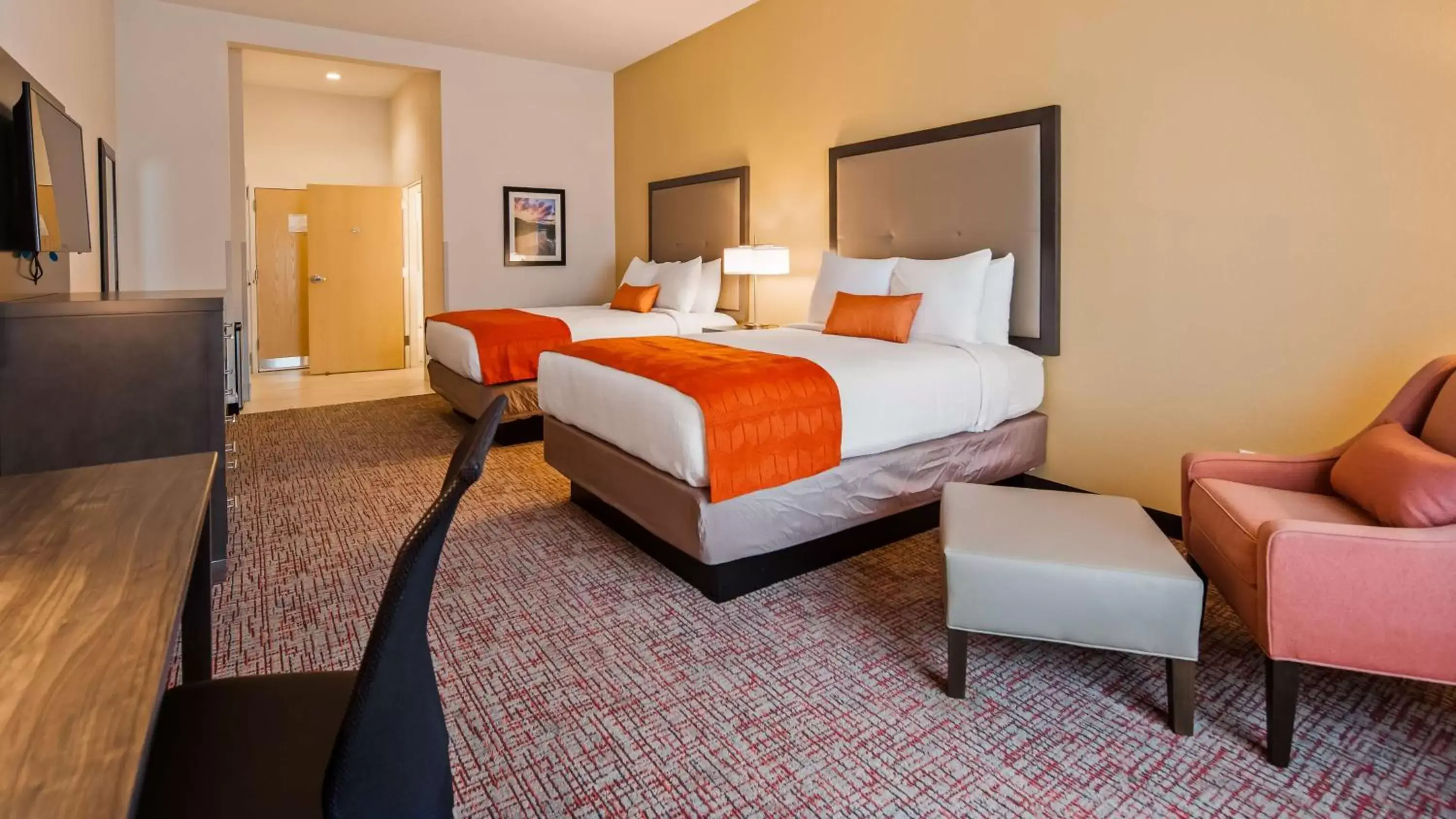 Photo of the whole room, Bed in Best Western Plus Elizabethtown Inn & Suites
