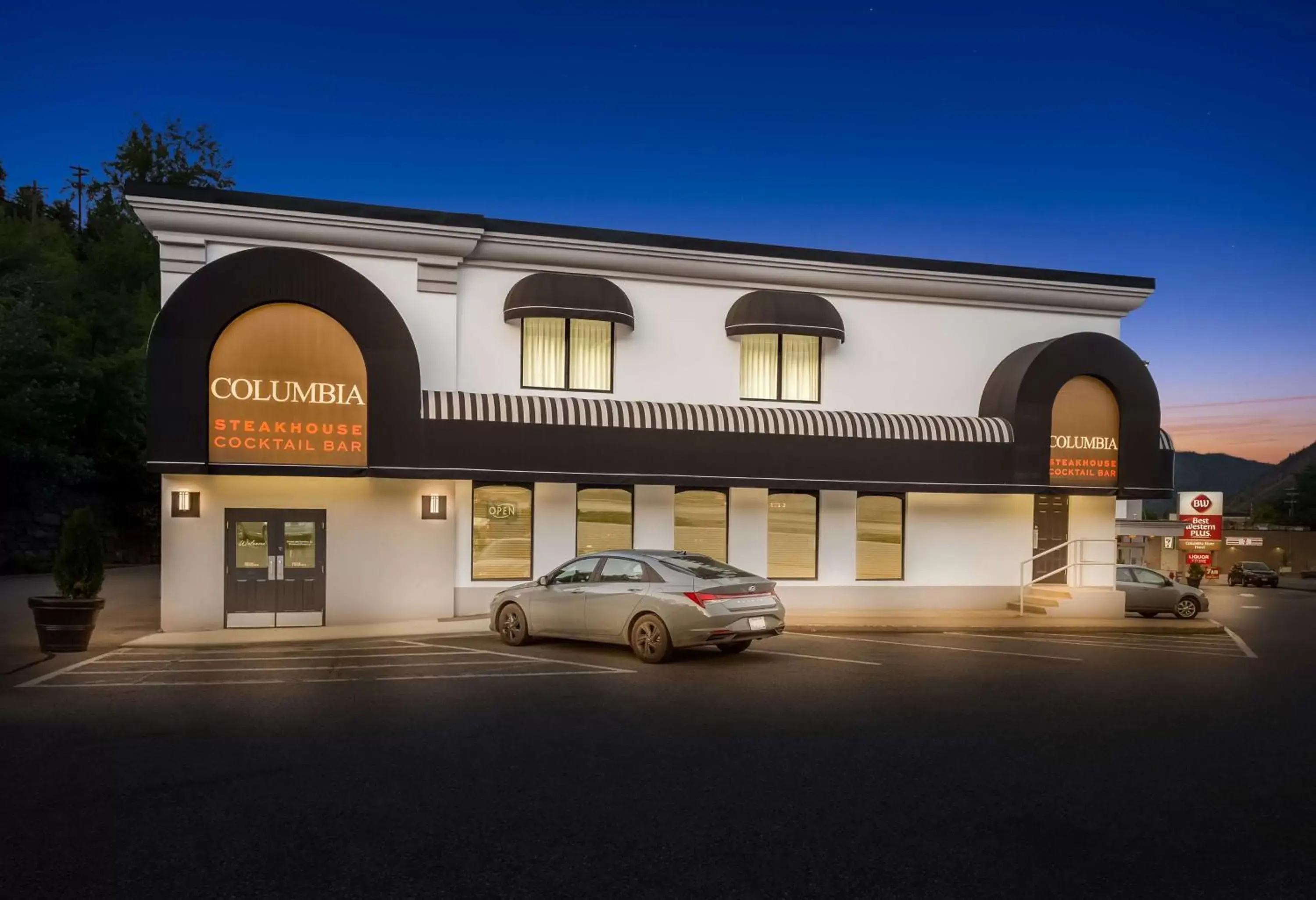 Property Building in Best Western Plus Columbia River Hotel