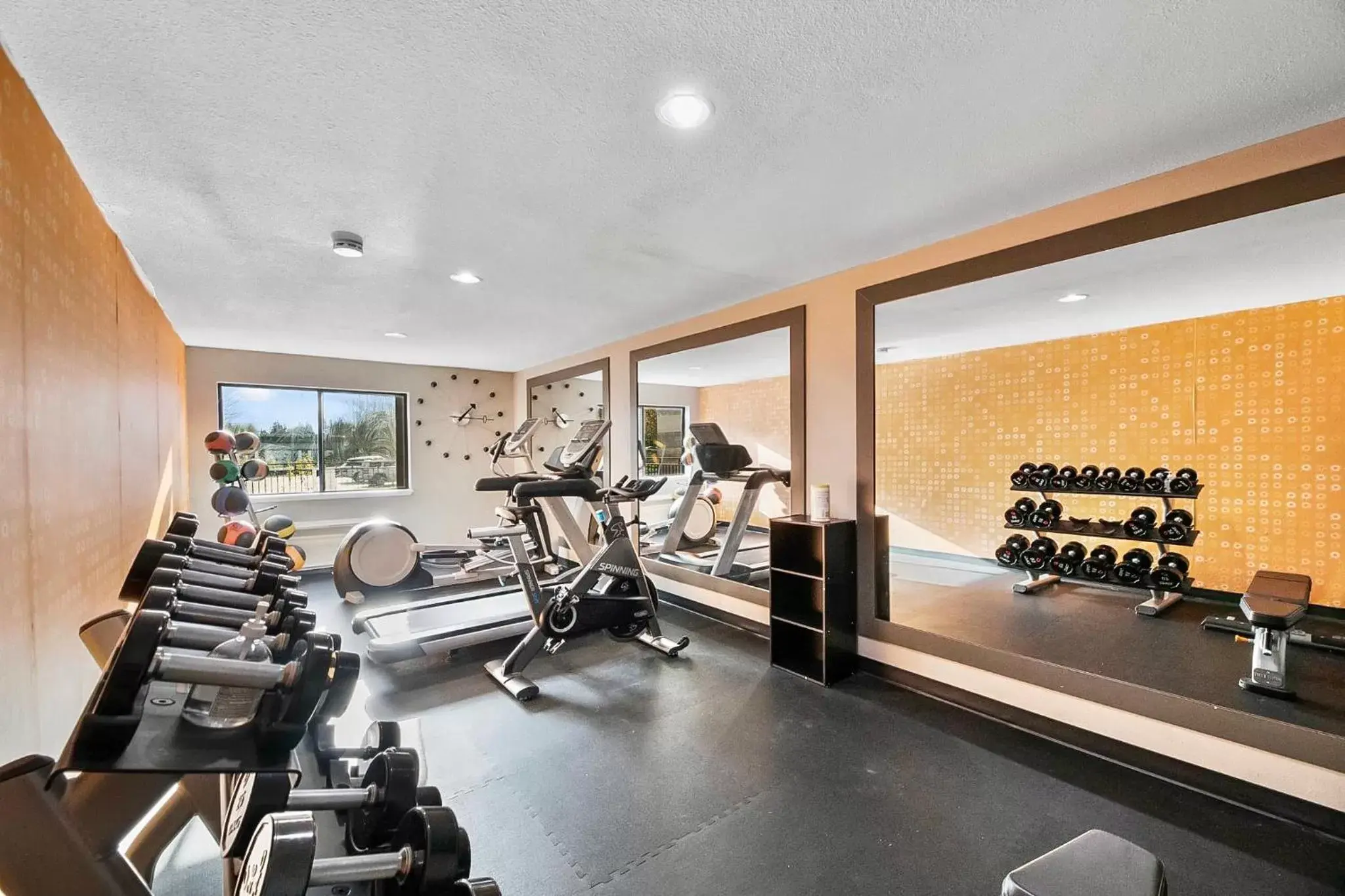 Fitness centre/facilities in La Quinta Inn by Wyndham Everett Fitness centre/facilities in La Quinta Inn by Wyndham Everett
