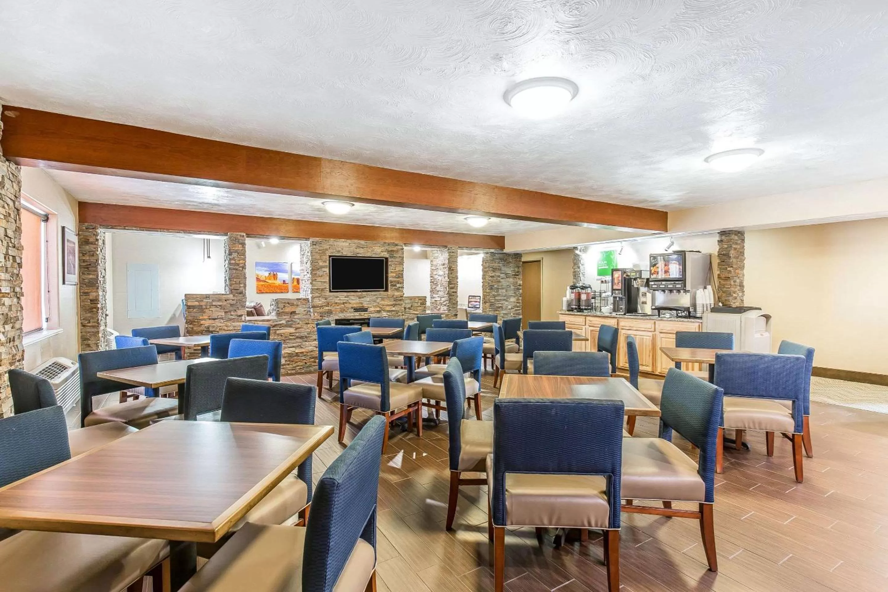 Restaurant/places to eat in Comfort Inn Green River National Park Area