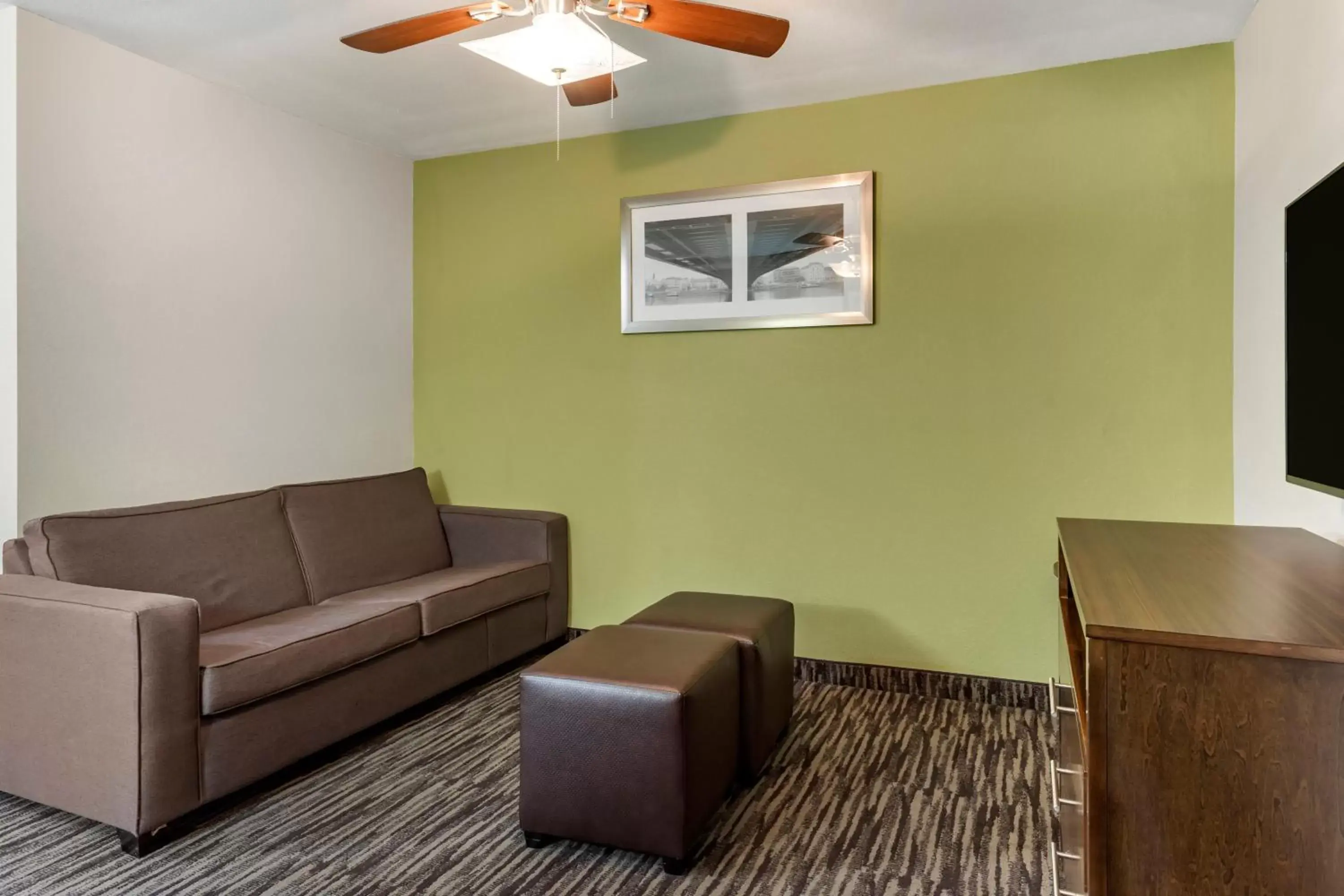 Living room, Seating Area in Comfort Inn & Suites North Little Rock JFK Blvd
