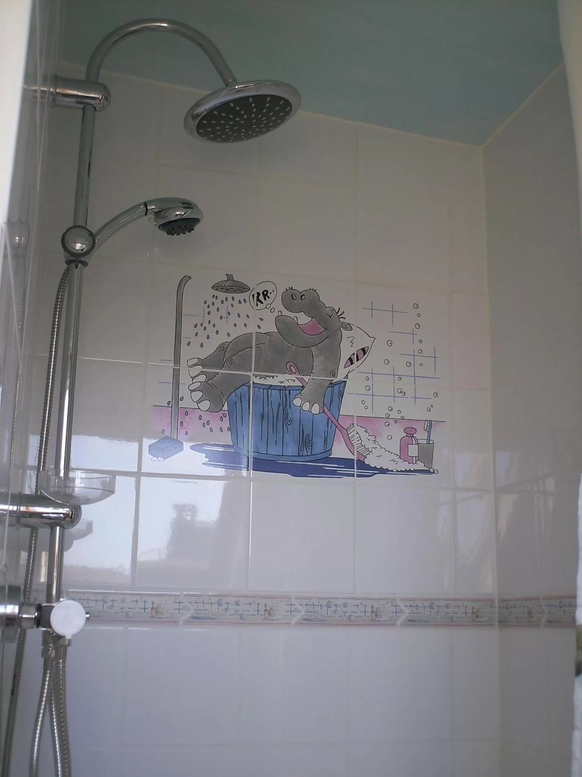 Shower in La Sirène