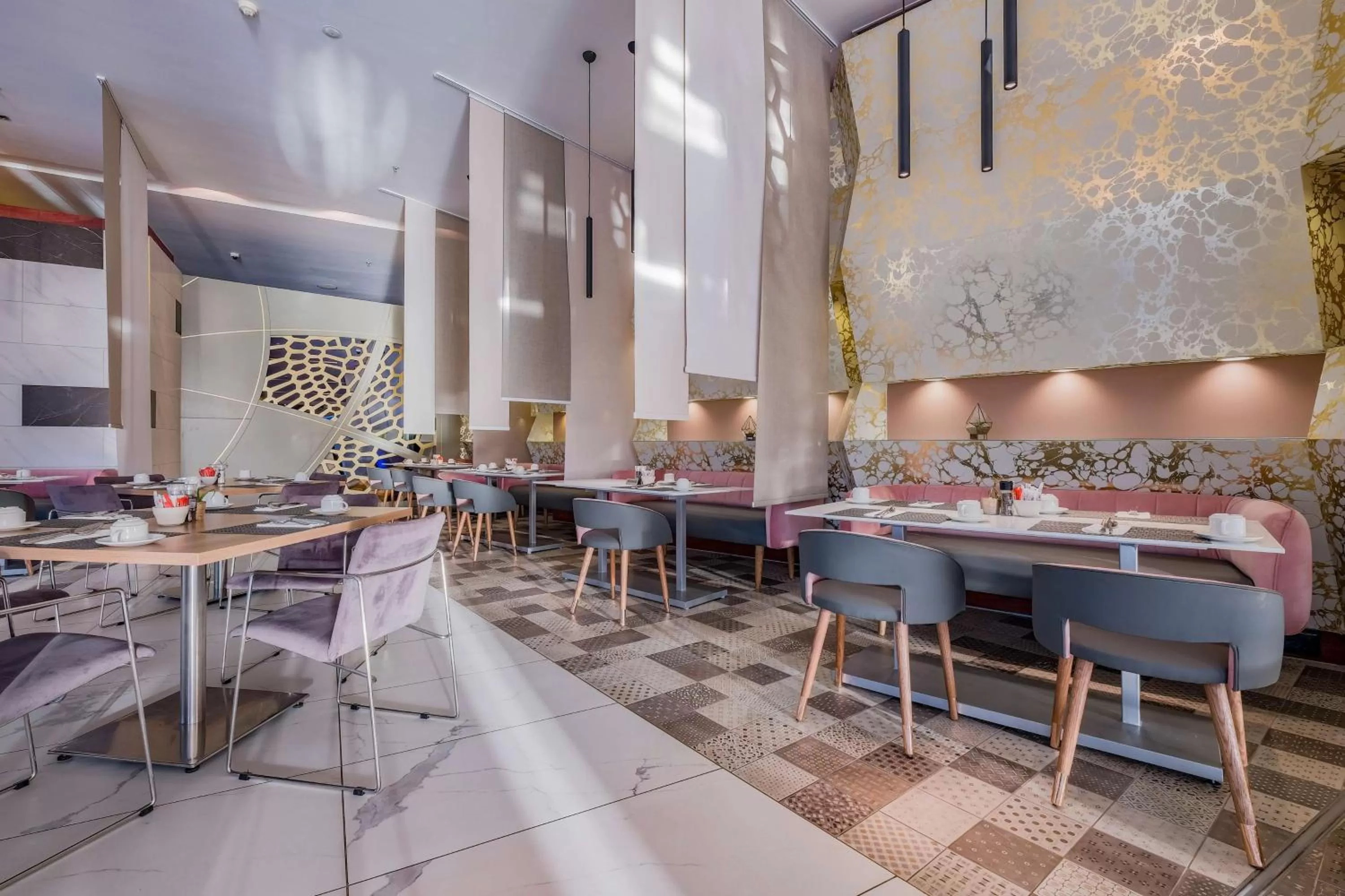 Restaurant/places to eat in Radisson Blu Gautrain Hotel, Sandton Johannesburg