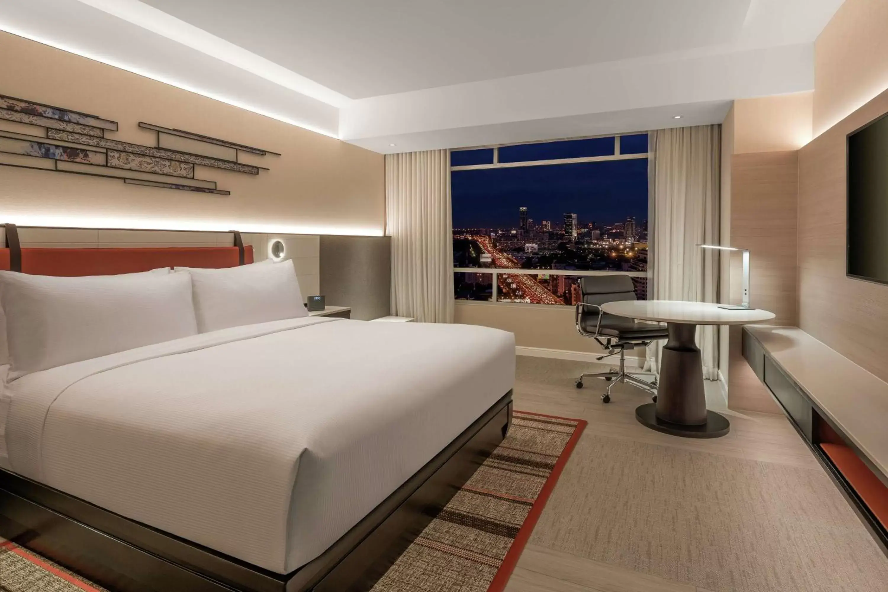 Bedroom in DoubleTree by Hilton Bangkok Ploenchit