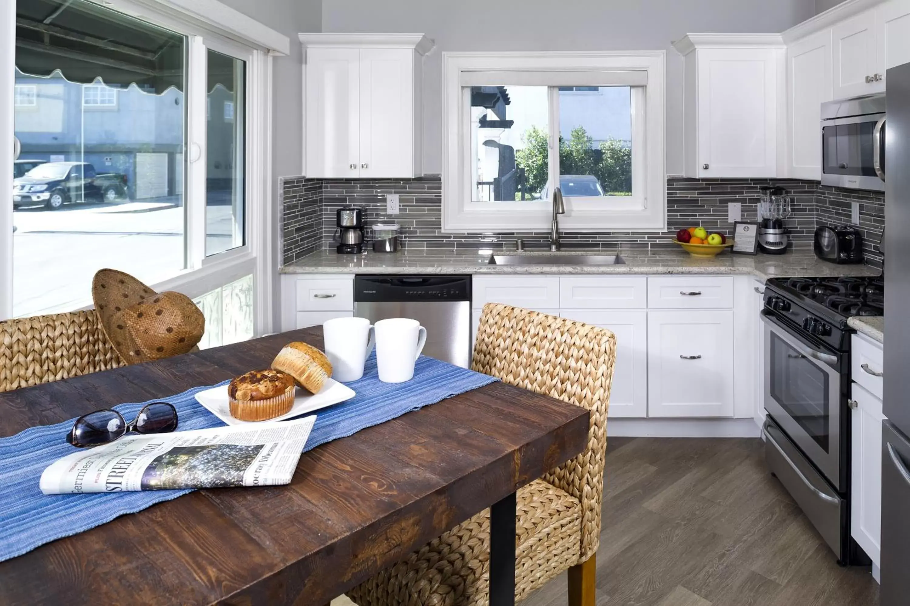 Kitchen or kitchenette, Kitchen/Kitchenette in Newport Beach Hotel