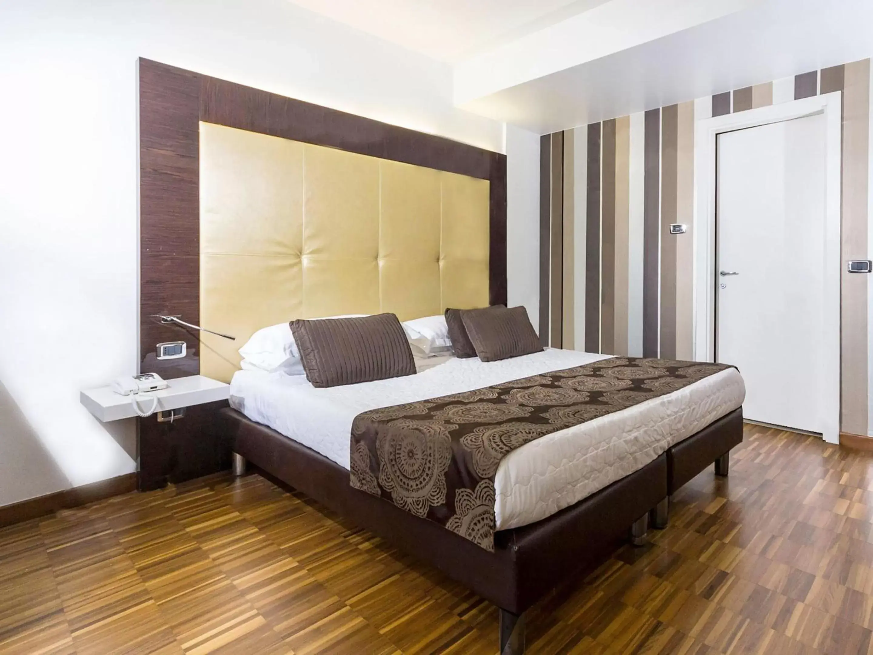Bedroom, Bed in Hotel La Bussola