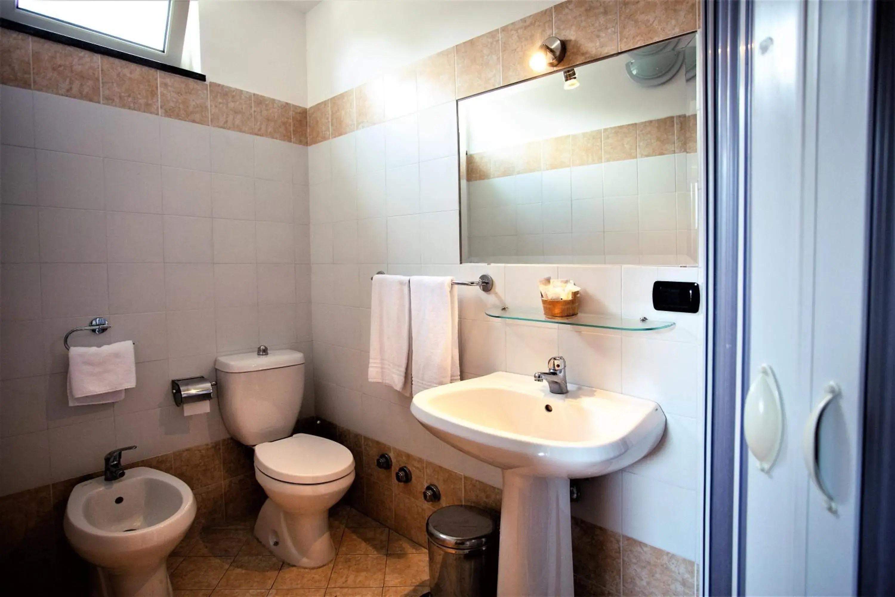 Bathroom in Hotel Marabel