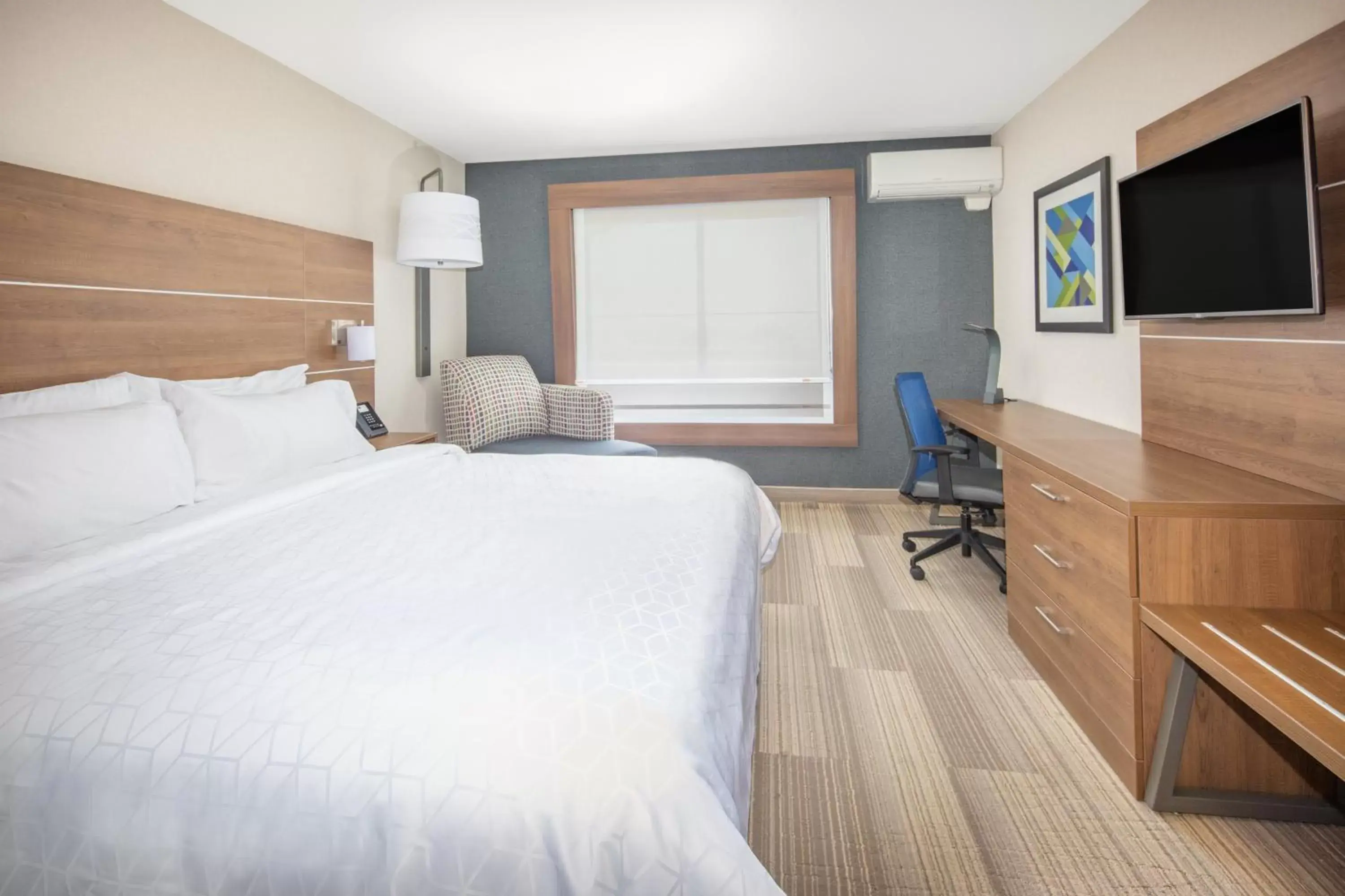 Photo of the whole room, Bed in Holiday Inn Express Hotel & Suites San Diego Airport - Old Town, an IHG Hotel