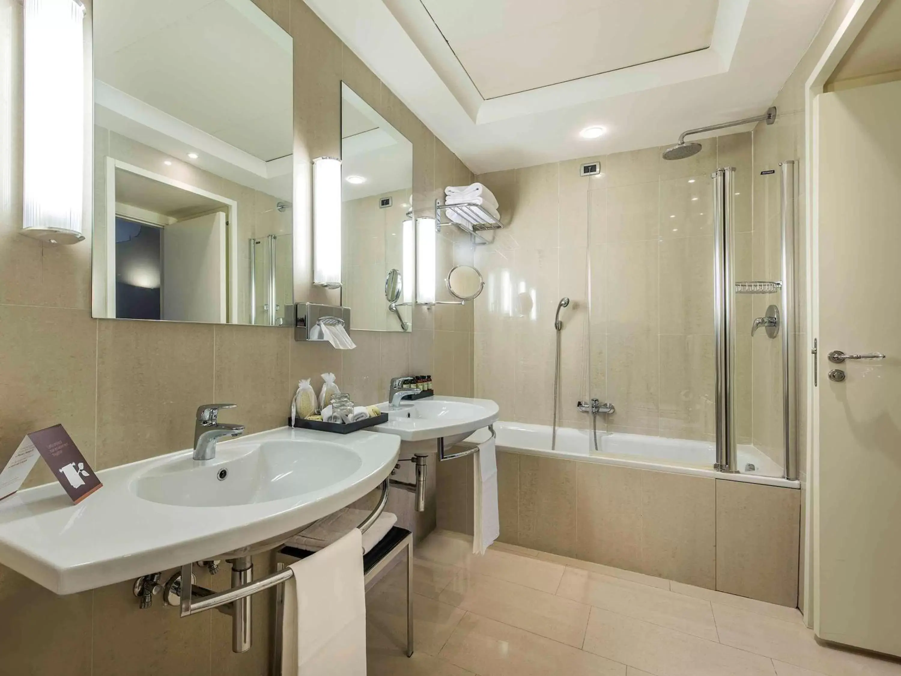 Photo of the whole room, Bathroom in MGallery Palazzo Caracciolo Napoli - Hotel Collection