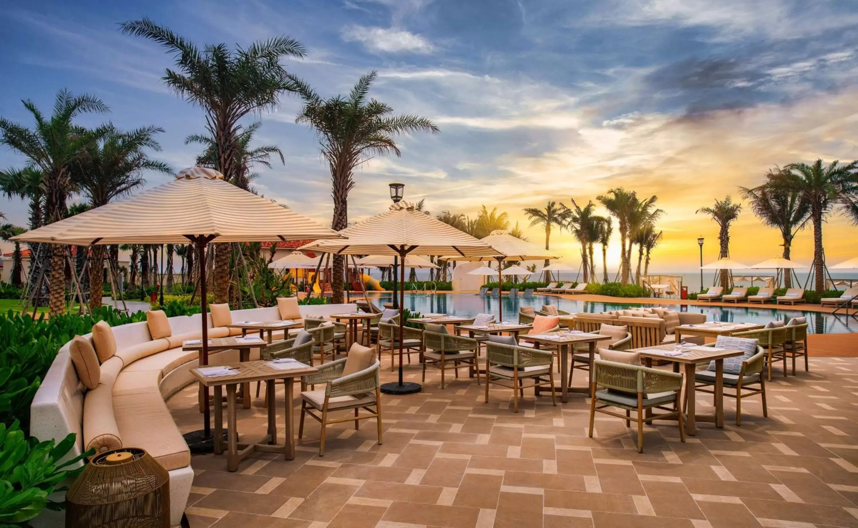 Lounge or bar, Restaurant/Places to Eat in Radisson Resort Phan Thiet