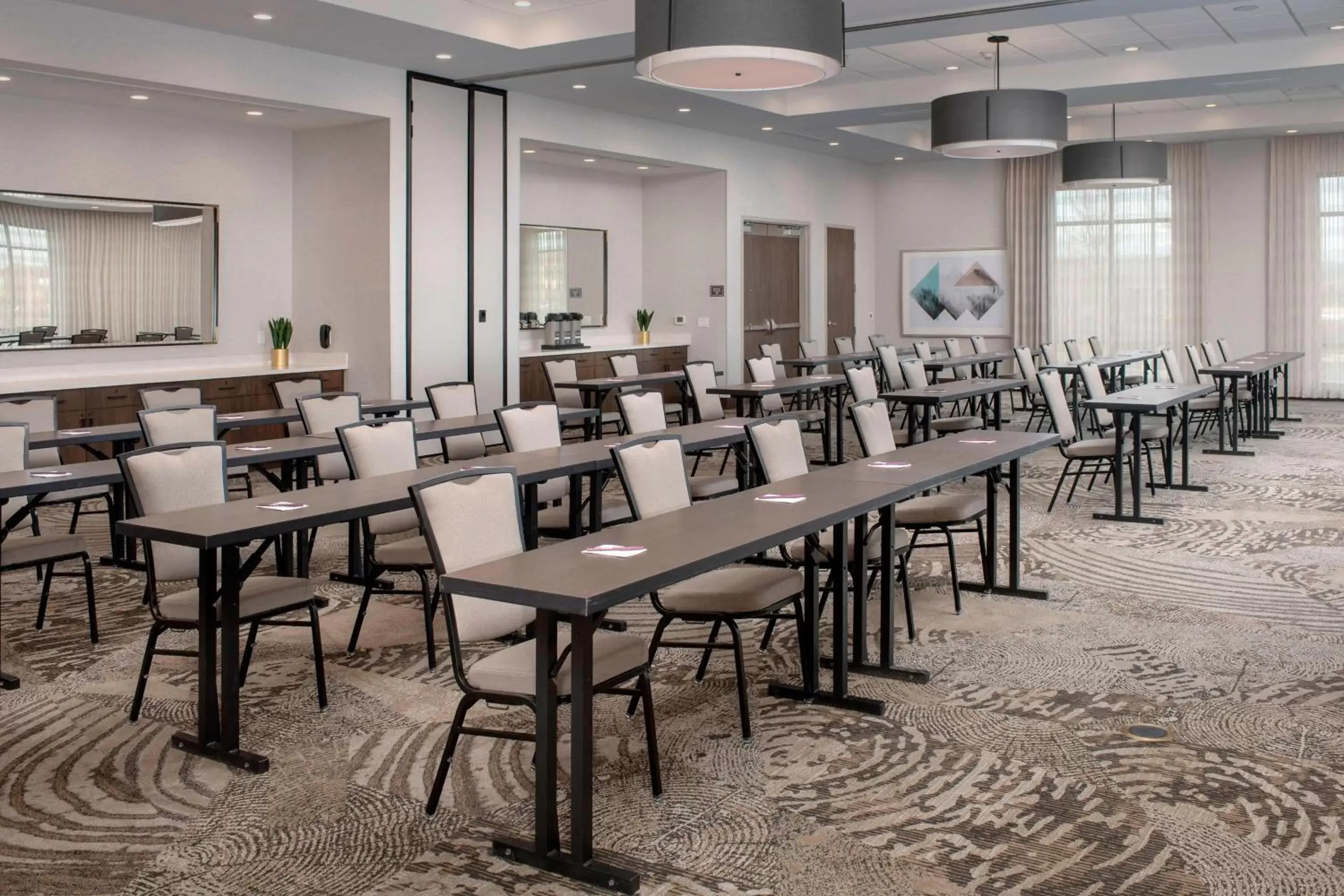 Meeting/conference room, Restaurant/Places to Eat in Residence Inn By Marriott Bend