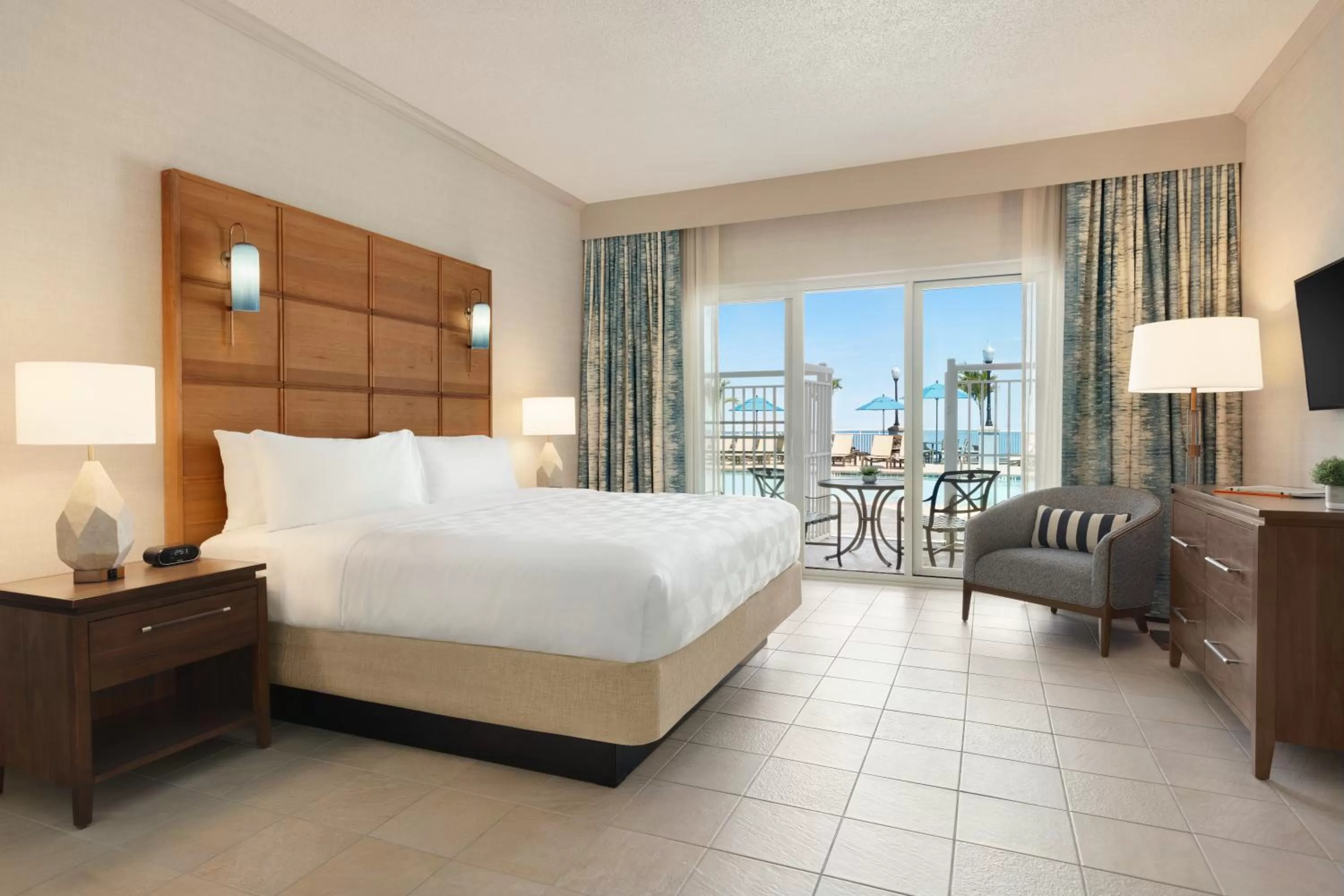 Bedroom, Bed in Holiday Inn & Suites Ocean City by IHG