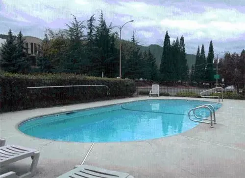Swimming Pool in Flagship Inn of Ashland