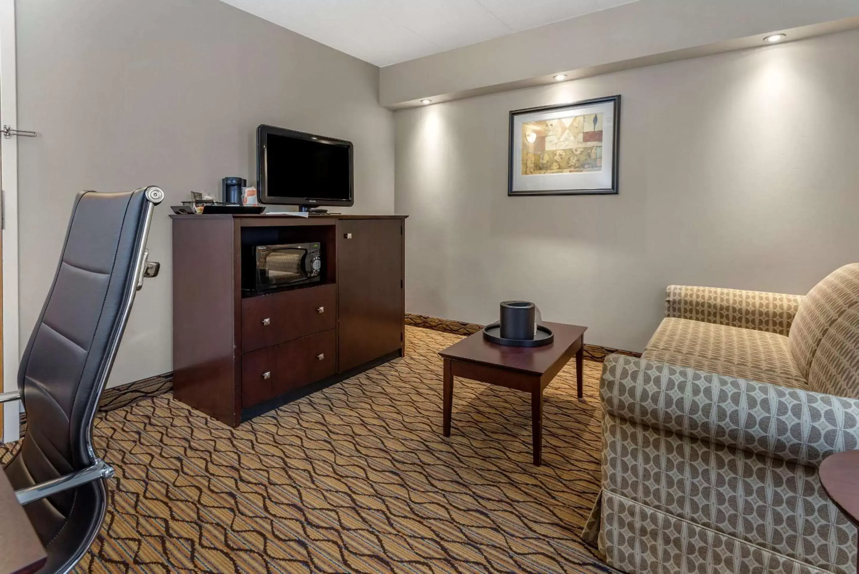 Photo of the whole room, Seating Area in Comfort Inn & Suites Glen Mills - Concordville